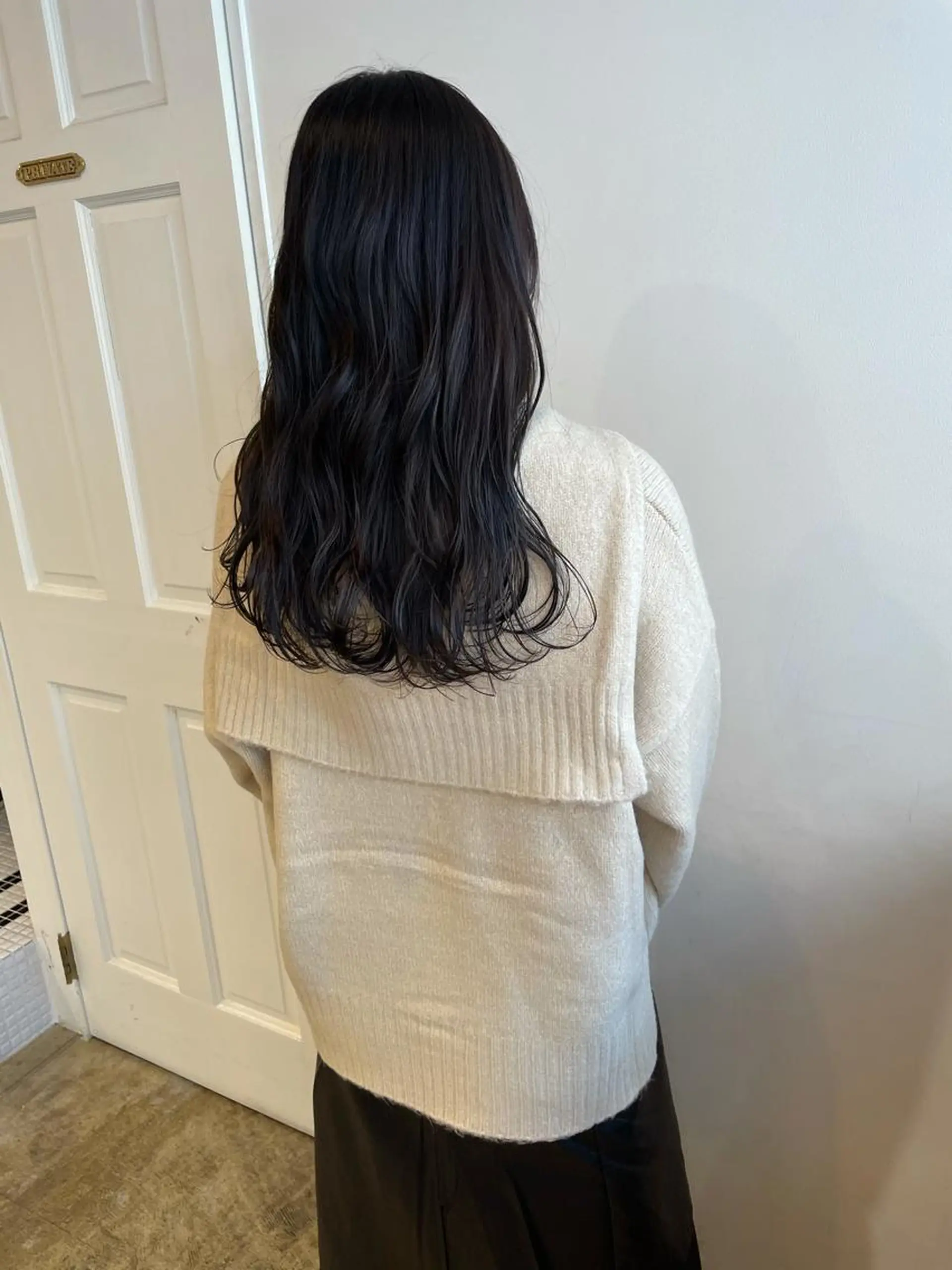 ロング カラー MIOベージュカラー 柔らかいカラーのヘアスタイル