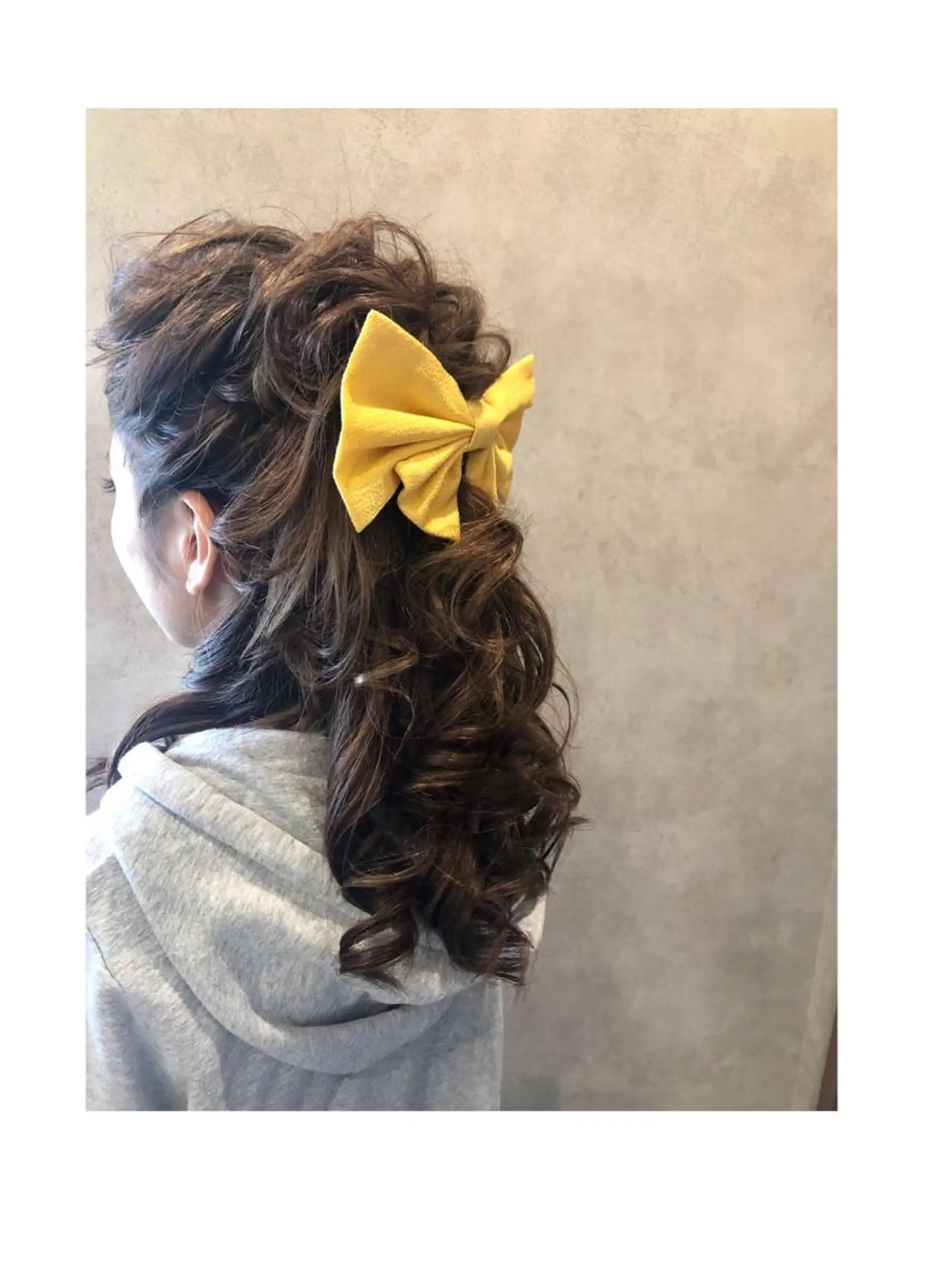 ヘアアレンジ 卒業式のヘアスタイル 野咲き 美容室のマツエク・マツパデザイン