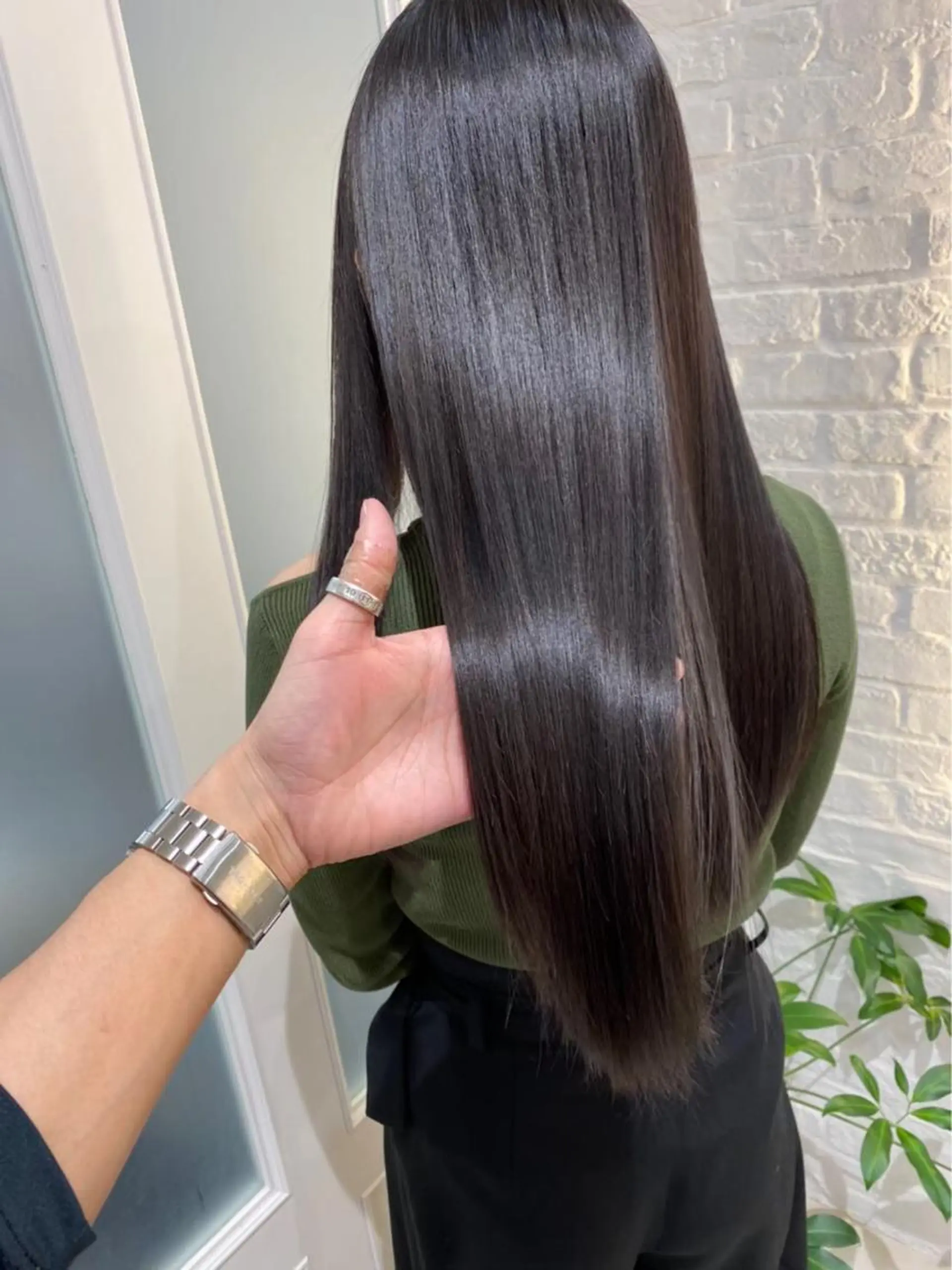 ロング カラー 小山 美月のヘアスタイル