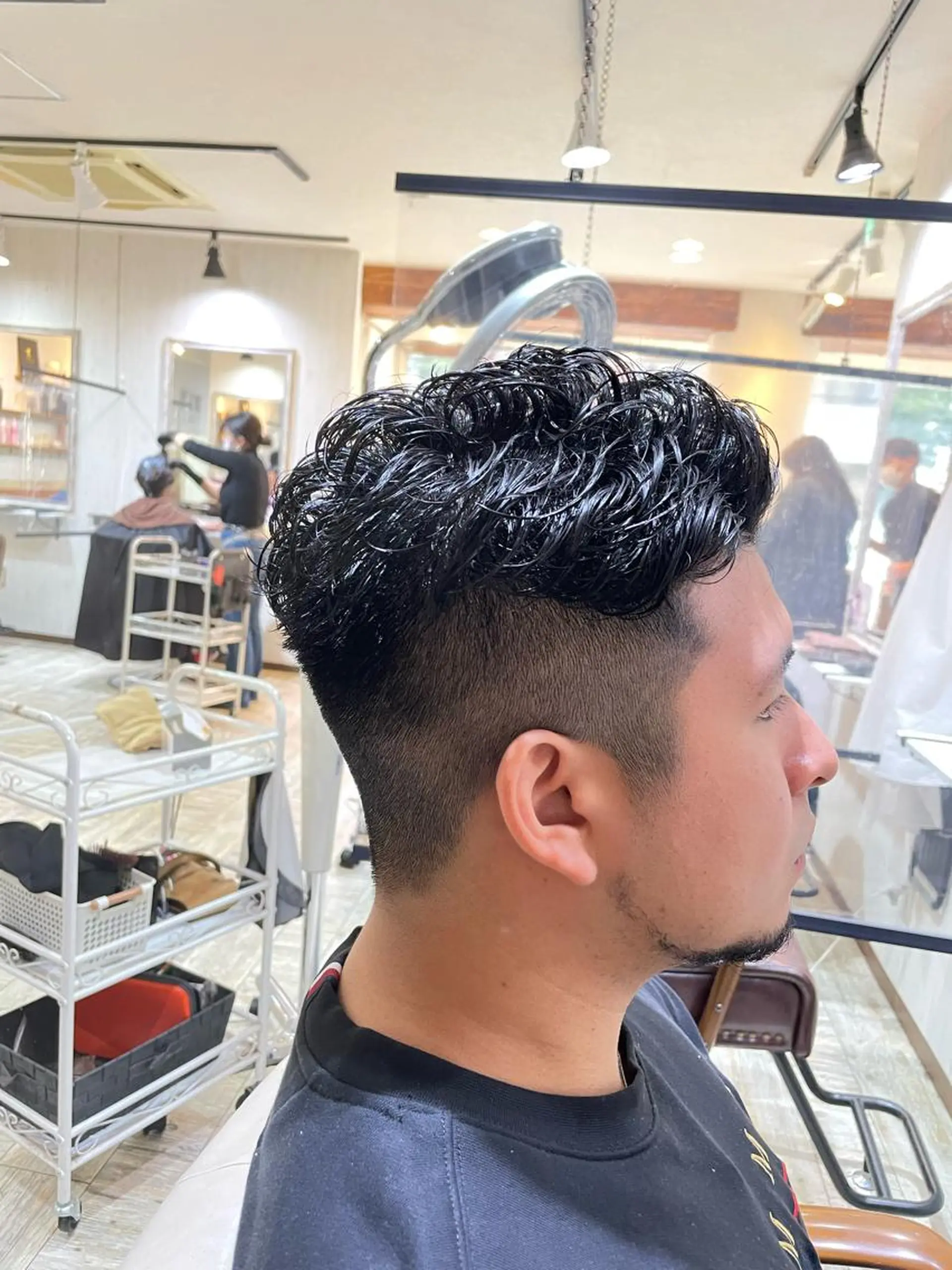 ショート パーマ メンズ フェードカット メンズハイライト メンズパーマ メンズショート ツーブロック 桜木町/西山竜一 /大人可愛い×美髪のヘアスタイル