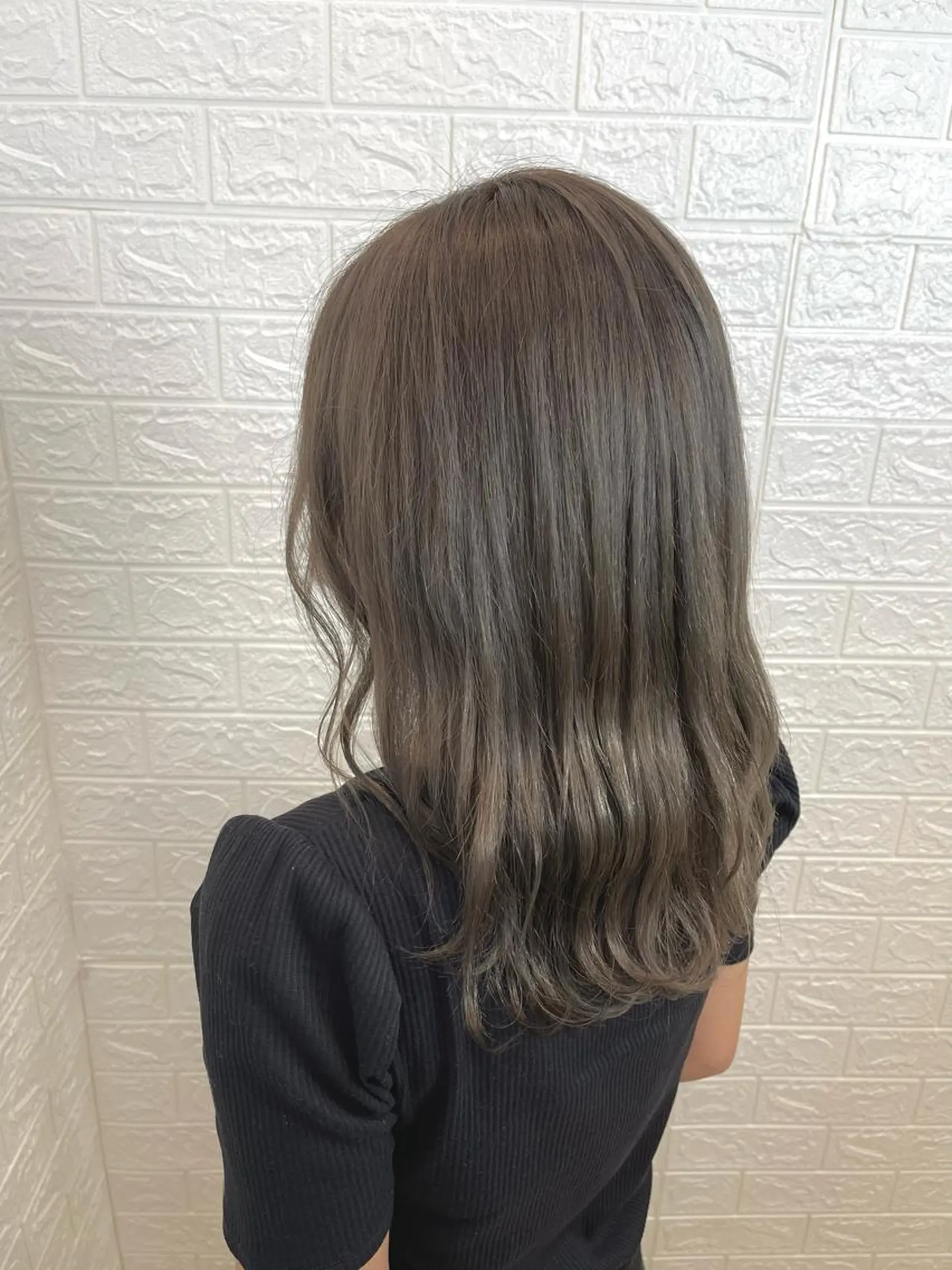 セミロング カラー ヘアカラー トリートメント 六反 仁哉のヘアスタイル