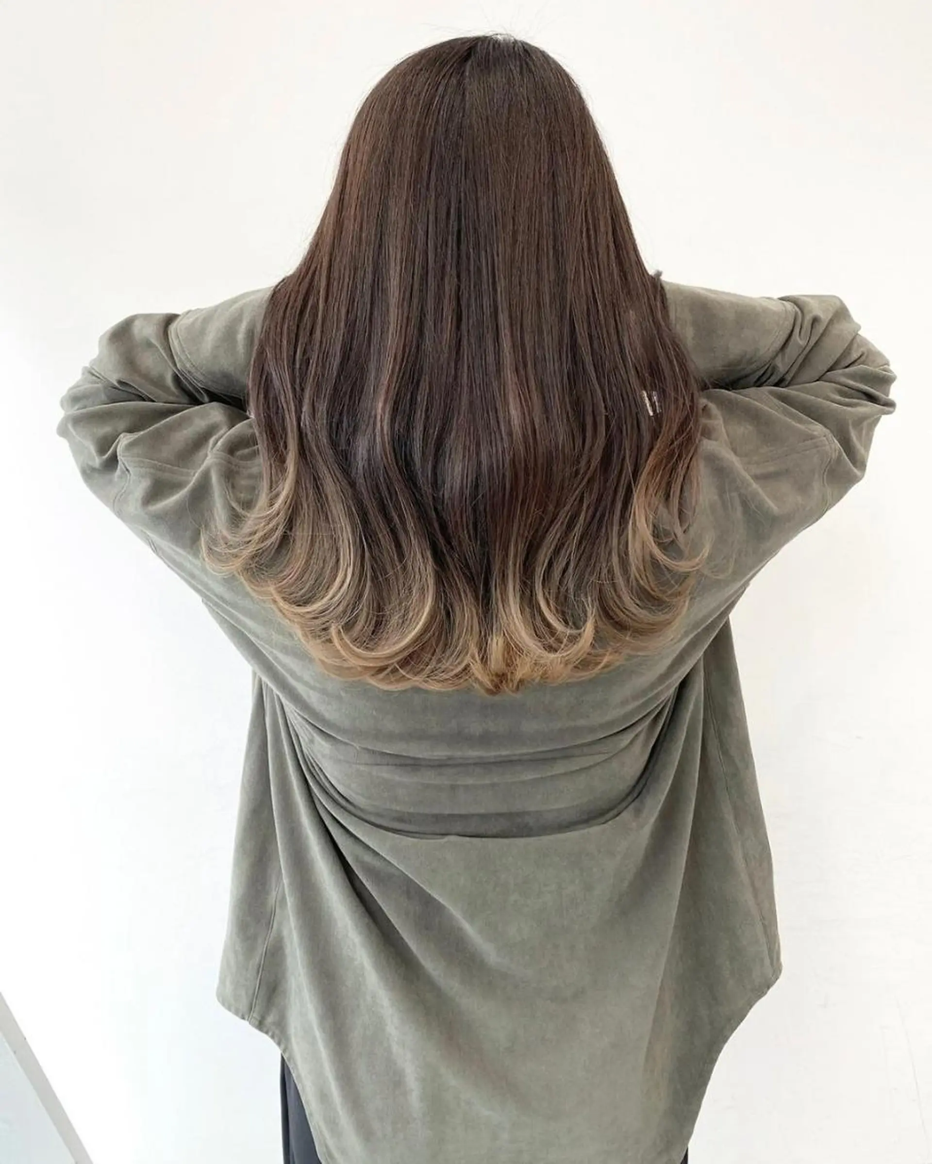 ロング カット ヘアカラー トリートメント 公式 Ease by amble luxeのヘアスタイル