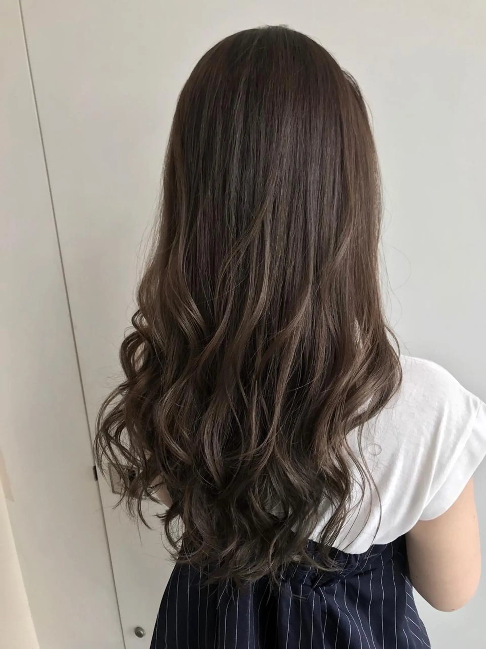 ロング カラー グレージュ 中塚 義人のヘアスタイル