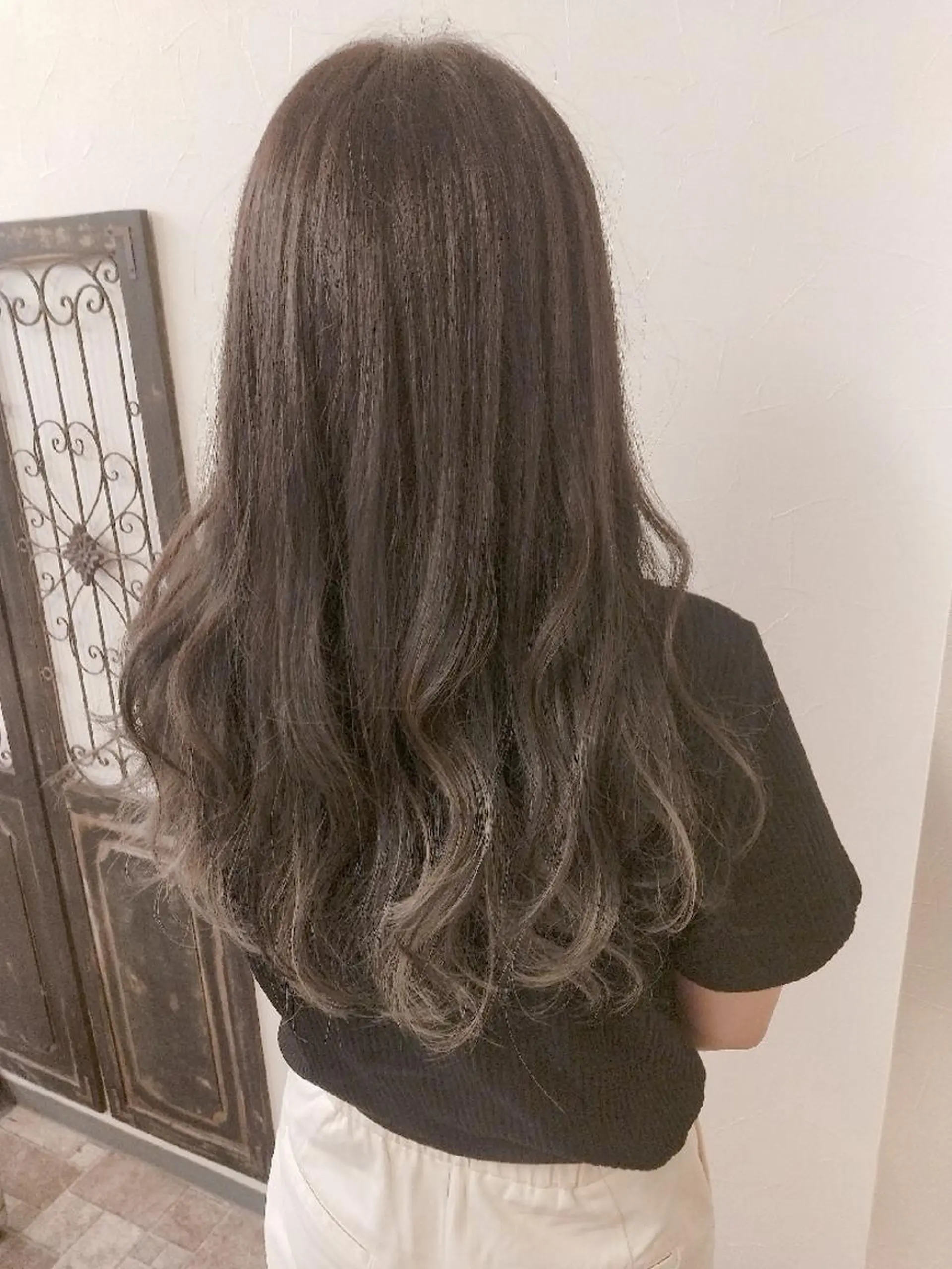 ロング カラー バレイヤージュ ブリーチ ダークグレー ダブルカラー グラデーションカラー デザインカラー 髪質改善Lilithのその他イメージ