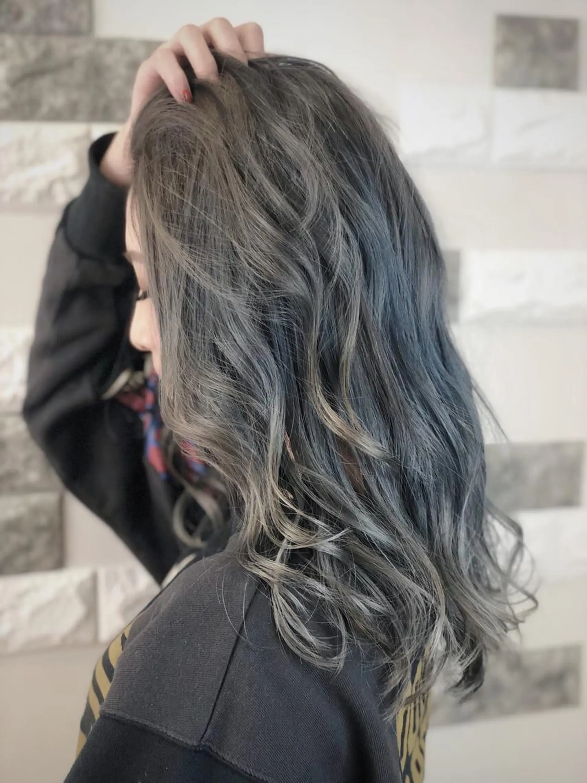 ロング カラー アッシュ ブリーチ ブルーカラー 透明感カラー これた🧸ヘアメ職人 ♡髪質改善♡カラーのヘアスタイル