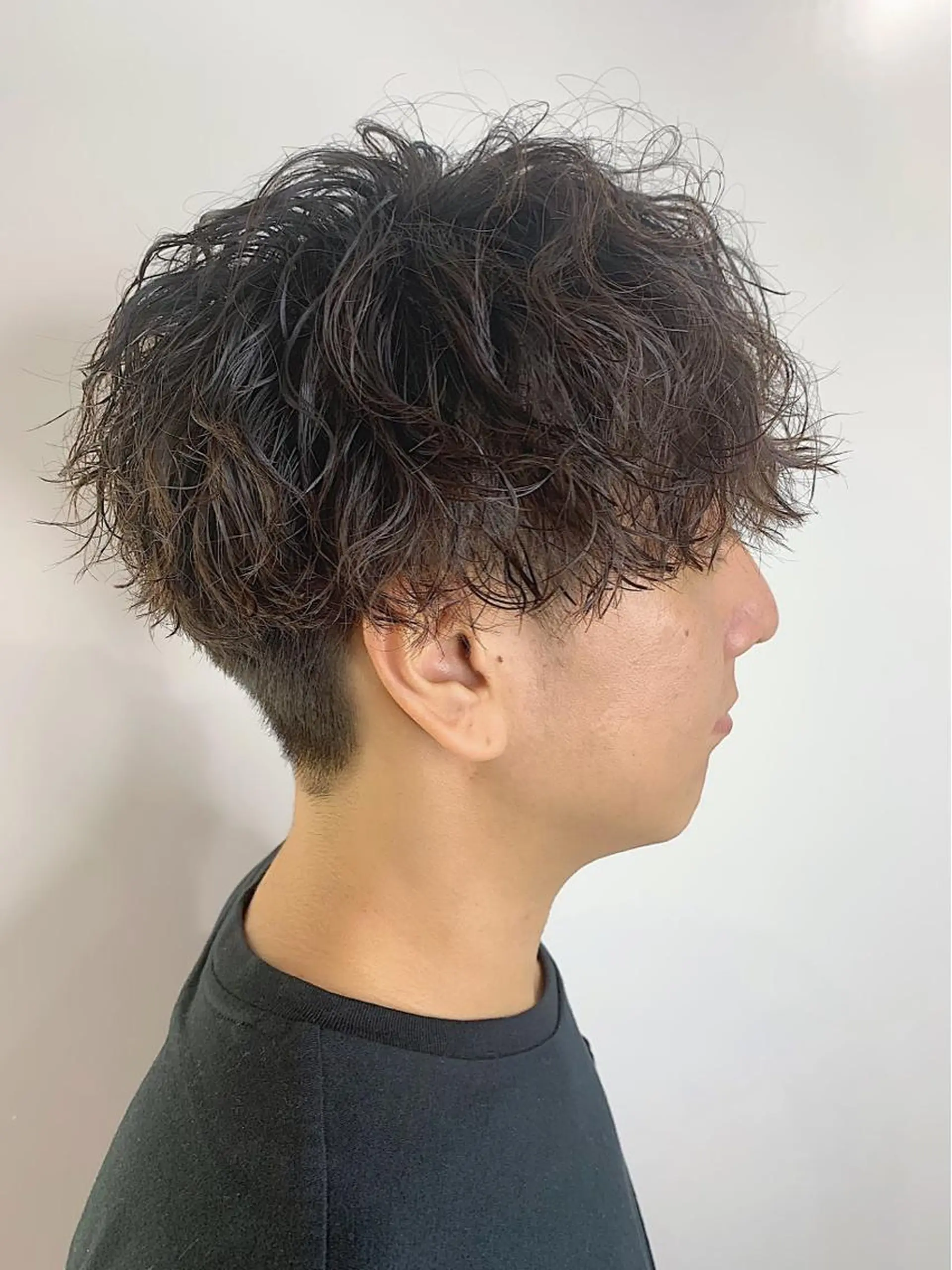 ショート パーマ メンズ メンズハイライト マッシュ メンズパーマ ツイストスパイラルパーマ 刈り上げ カット パーマ トリートメント ヘッドスパ ヘアセット レイヤーカット/艶髪 🎀笠原 優花🎀のヘアスタイル