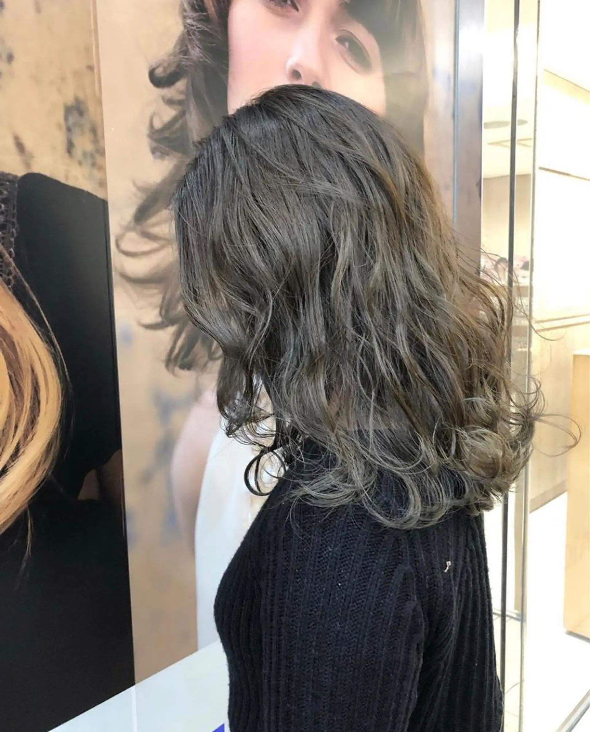 セミロング カラー 店長ハイトーンカラー 柞山史奈のヘアスタイル