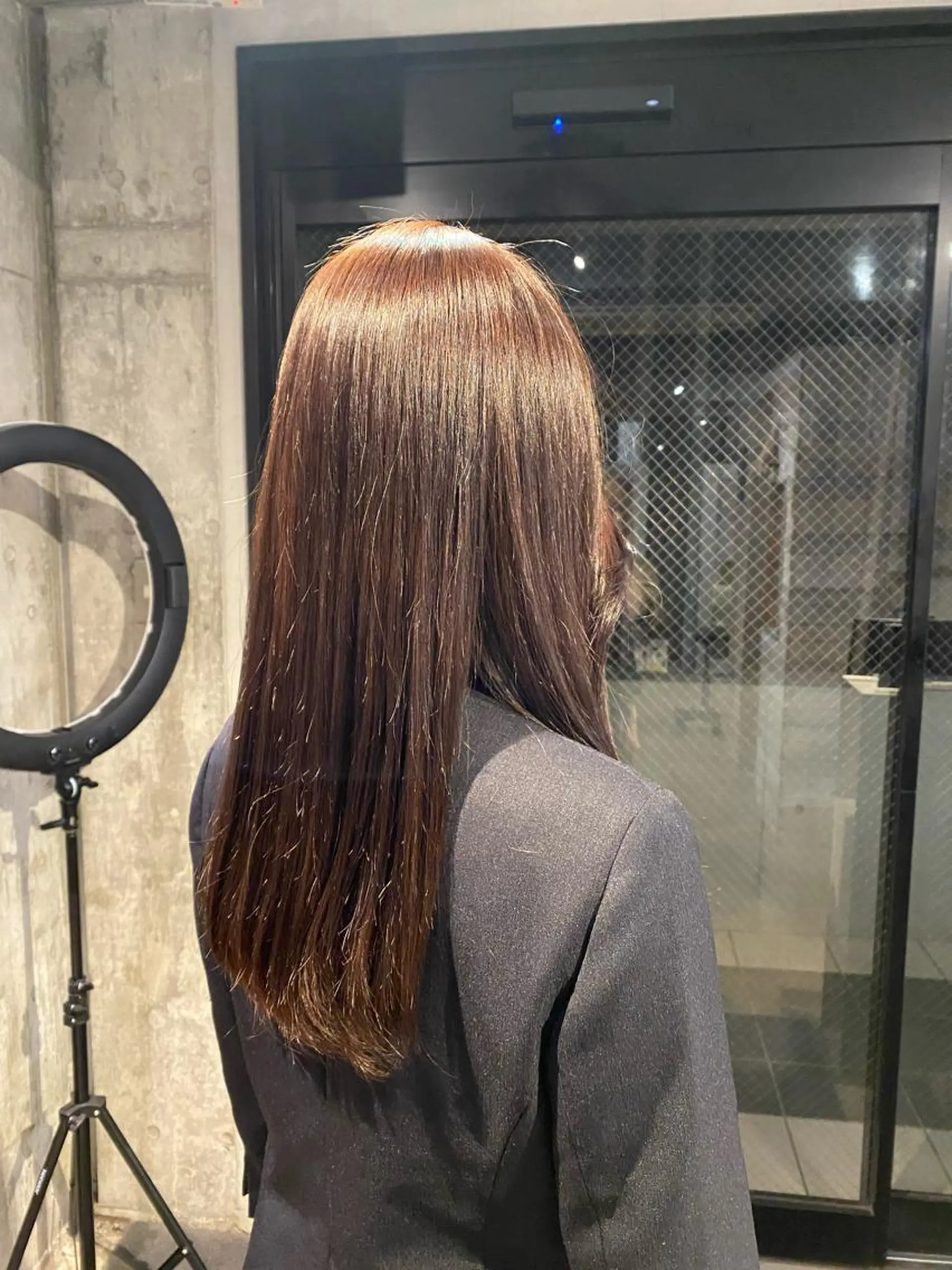 ロング トリートメント ブリーチカラー/ブロ ンドレイヤーカットのヘアスタイル