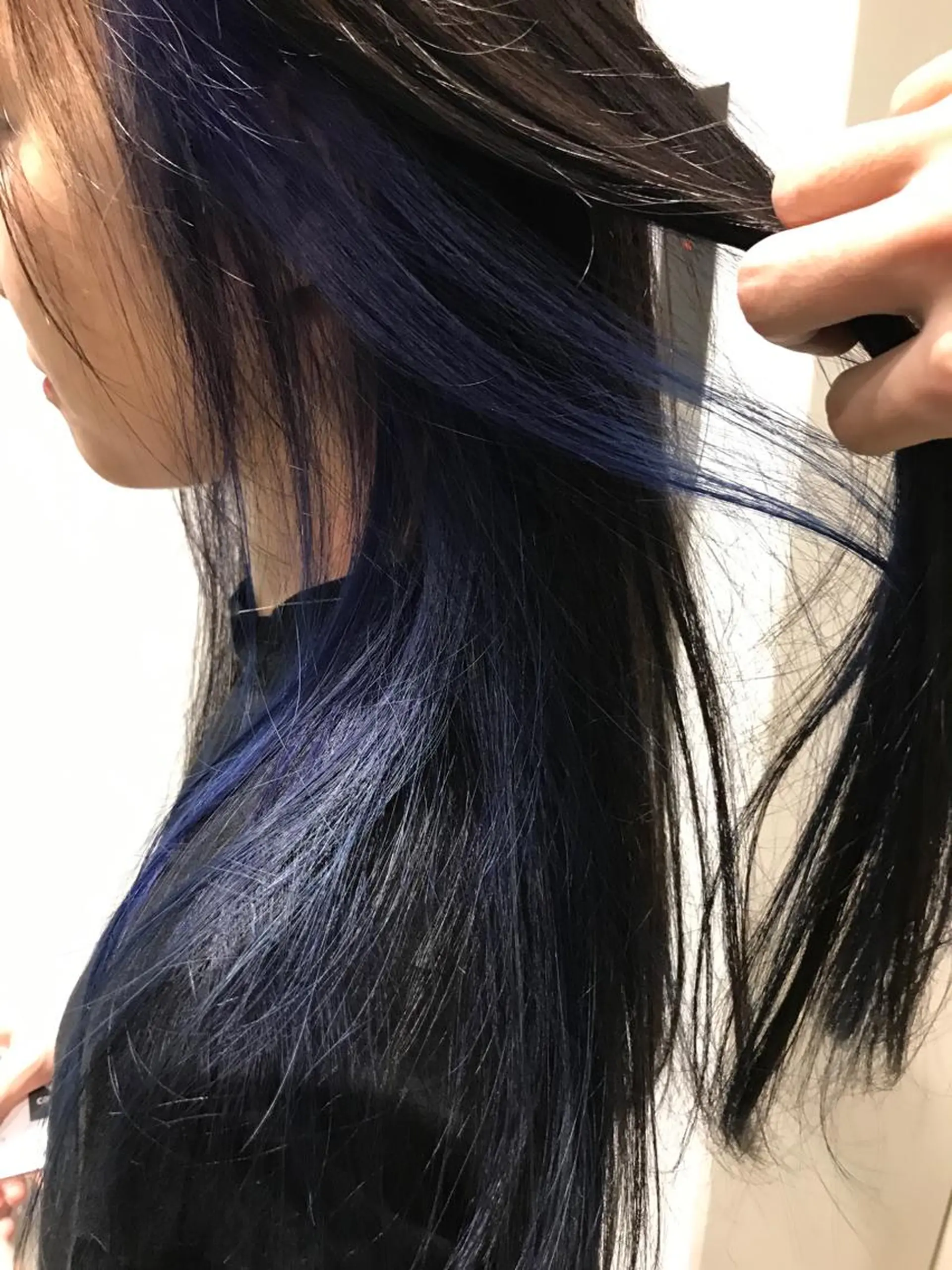 カラー インナーカラー ネイビーカラー ヘアカラー トリートメント ショートヘア💫 ハイトーン西田拓馬のヘアスタイル