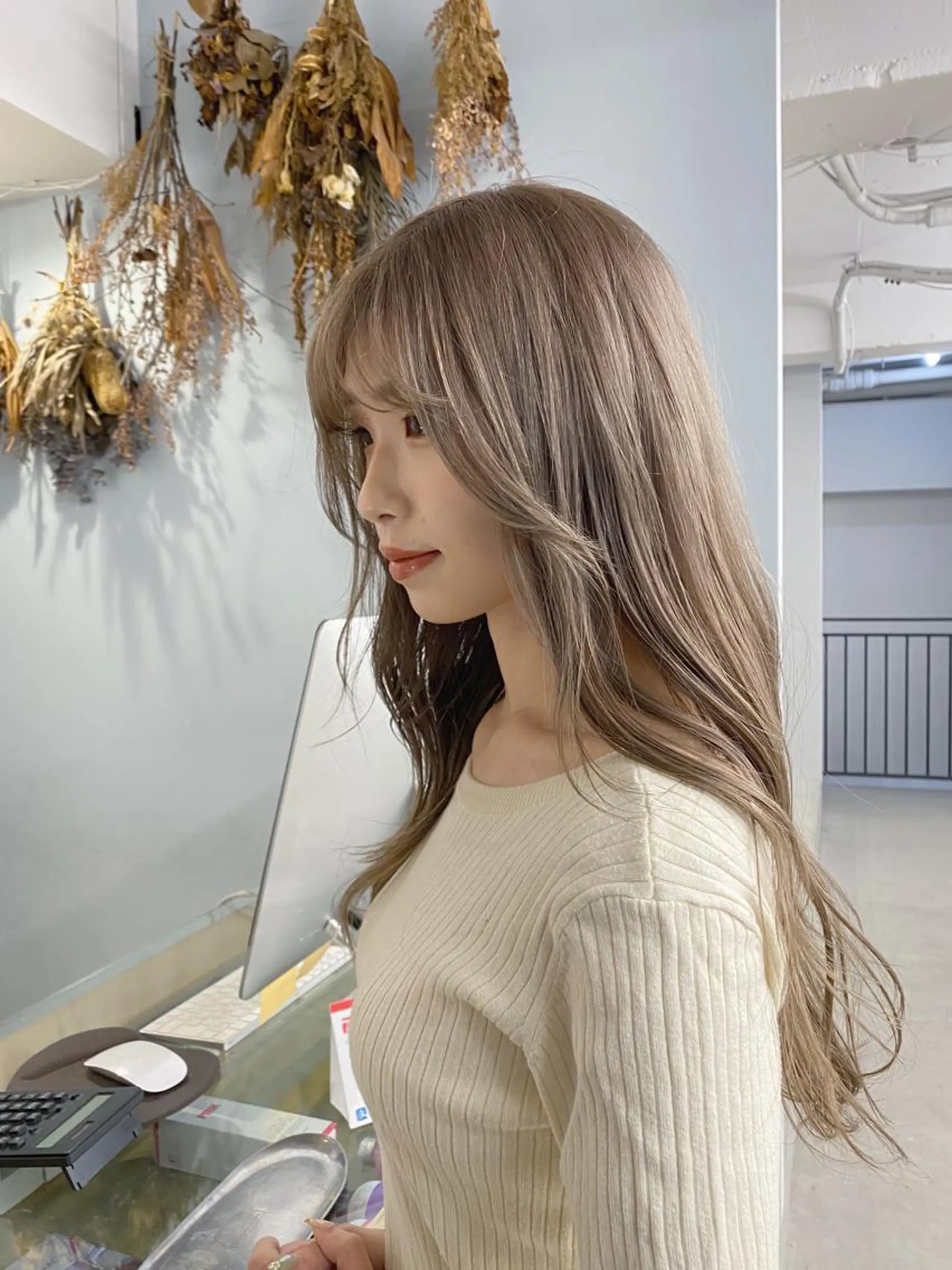 ロング カラー ヘアカラー トリートメント Flamme Annaのヘアスタイル