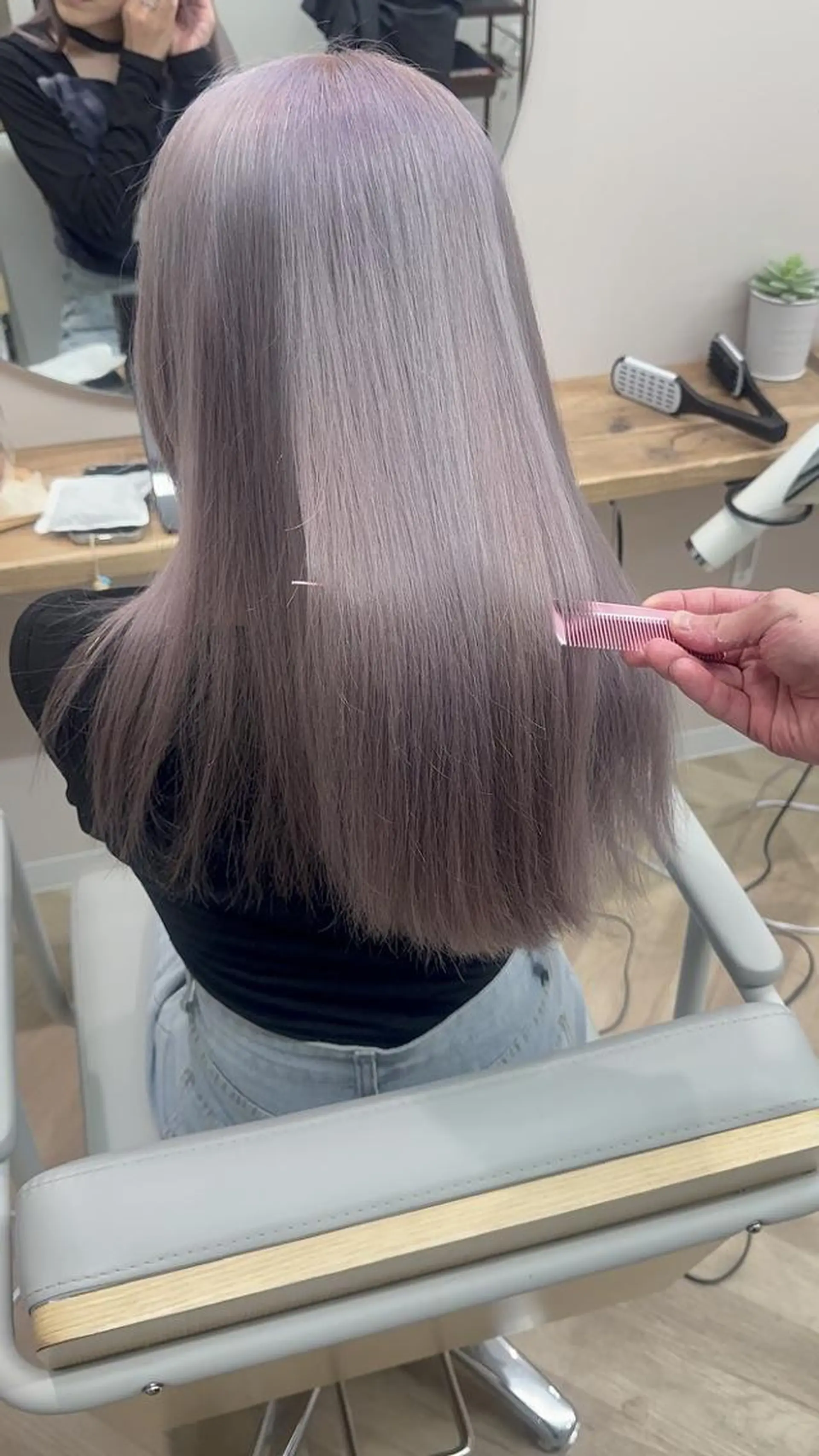 カラー セミロング パーマ ベージュカラー ブリーチ 透明感カラー ダブルカラー ハイトーンカラー ブリーチ矯正💐 ミルクティー💐ナオのヘアスタイル