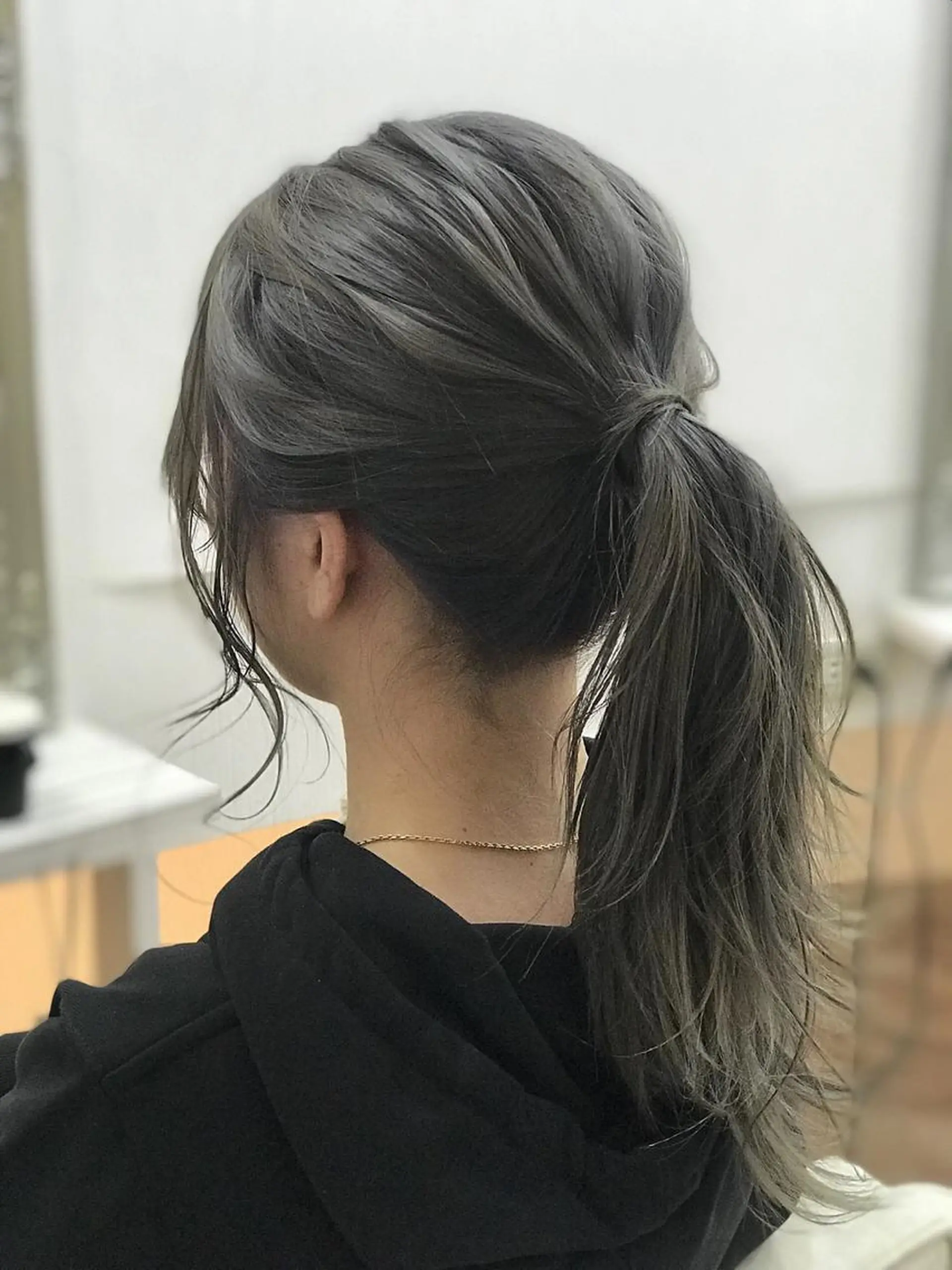 ロング カラー ヘアアレンジ ポニーテール アッシュ グレージュ ヘアカラー トリートメント 髪質改善/艶髪💎 ウエキ リカのヘアスタイル