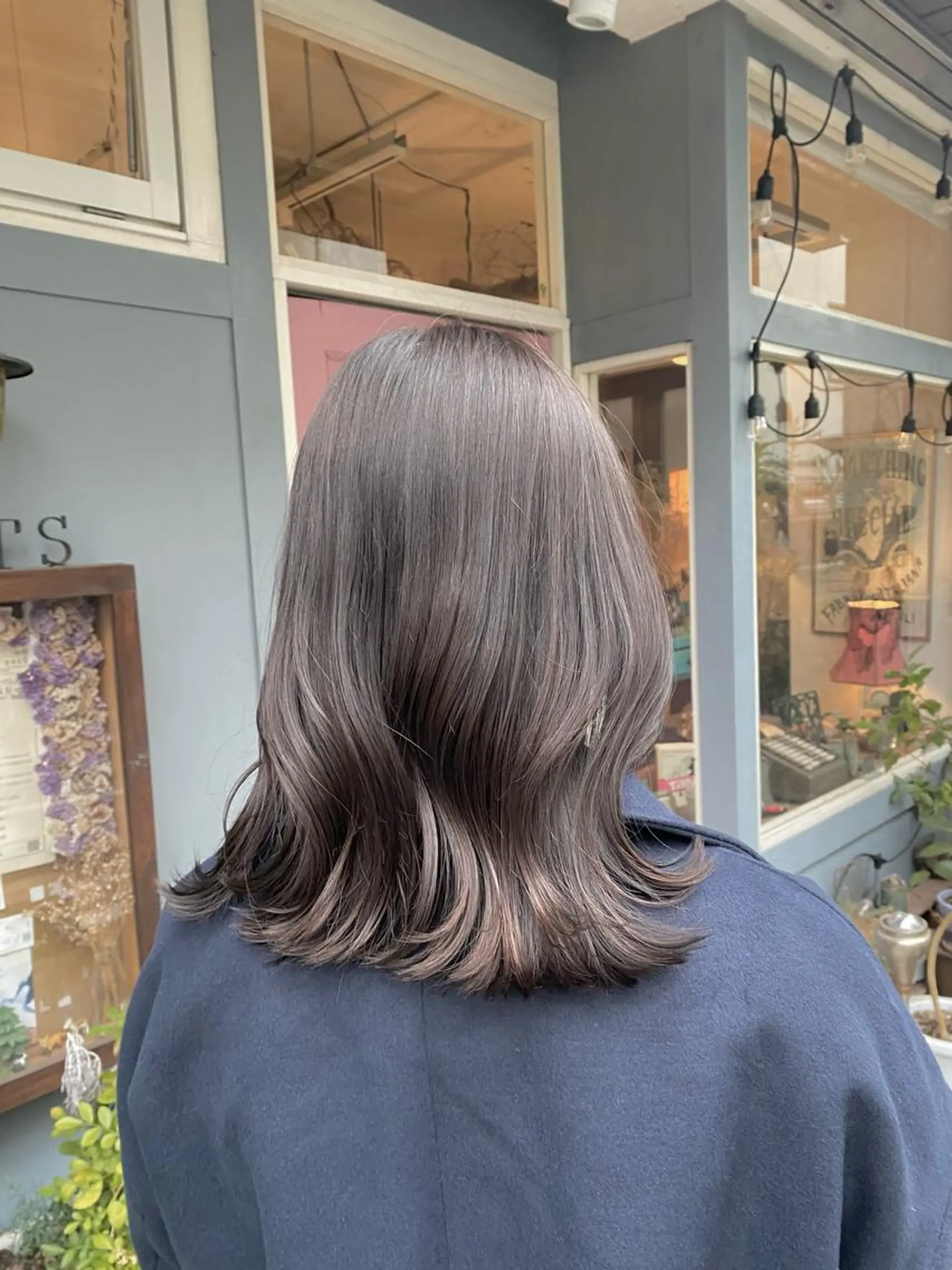 ミディアム カラー くびれヘア レイヤーカット カット ヘアカラー トリートメント SALOWIN二子玉川South店所属・AYANO ／レイヤー／オリーブのヘアスタイル