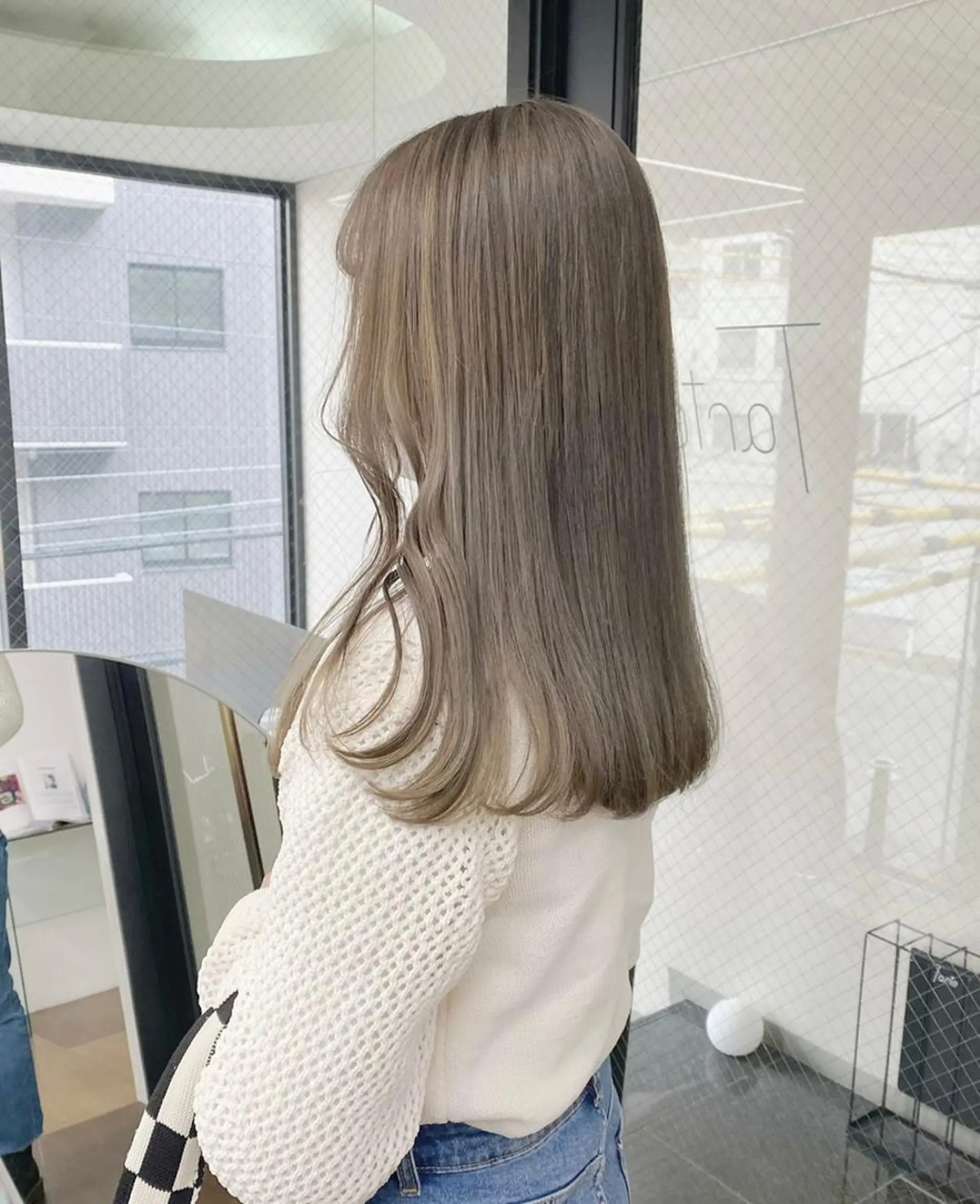 ロング カラー ブリーチ 柔らかストレートと ツヤカラー/和田陽向のヘアスタイル