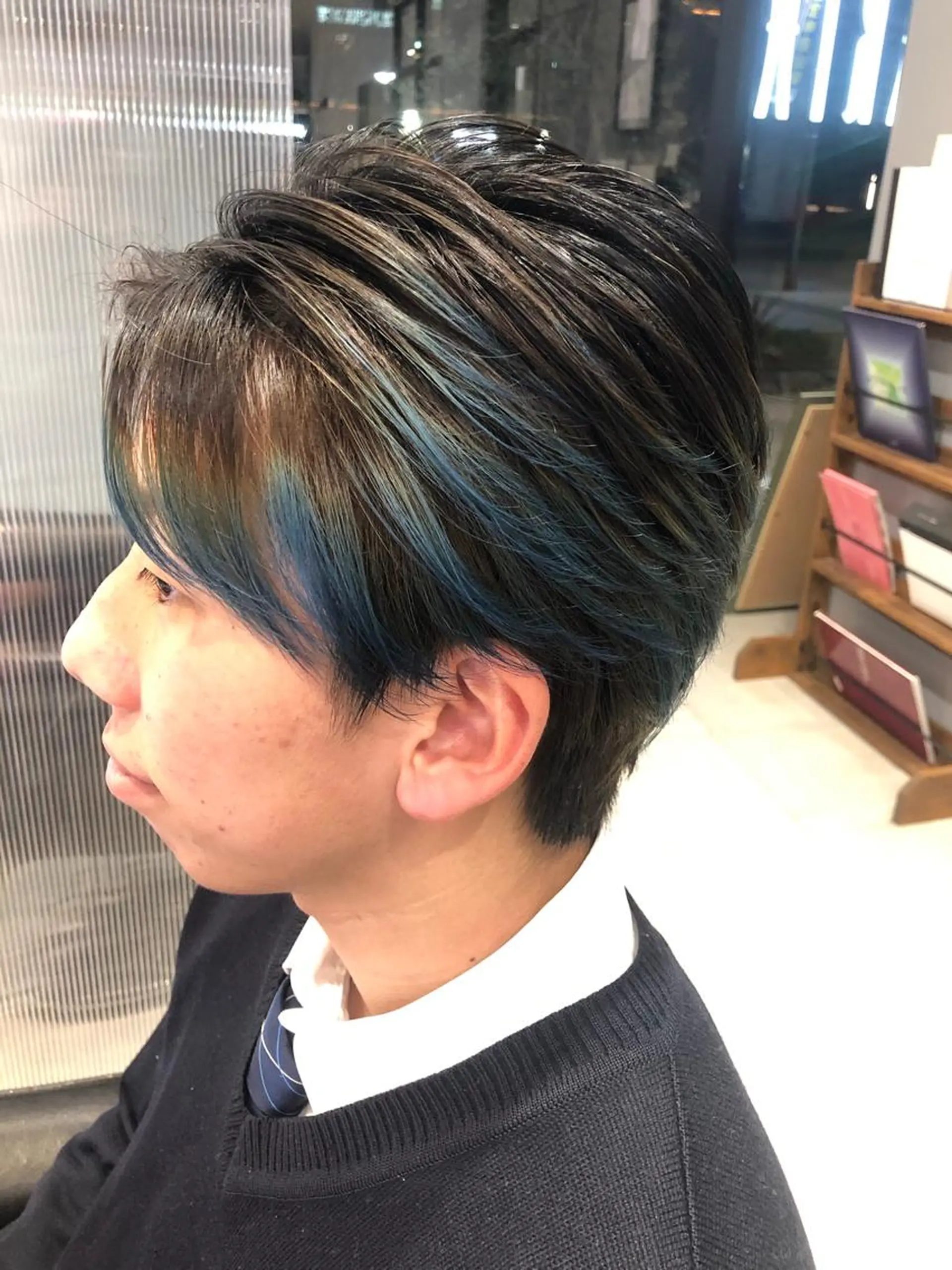 ショート カラー ブリーチ 金森 斗夢のヘアスタイル