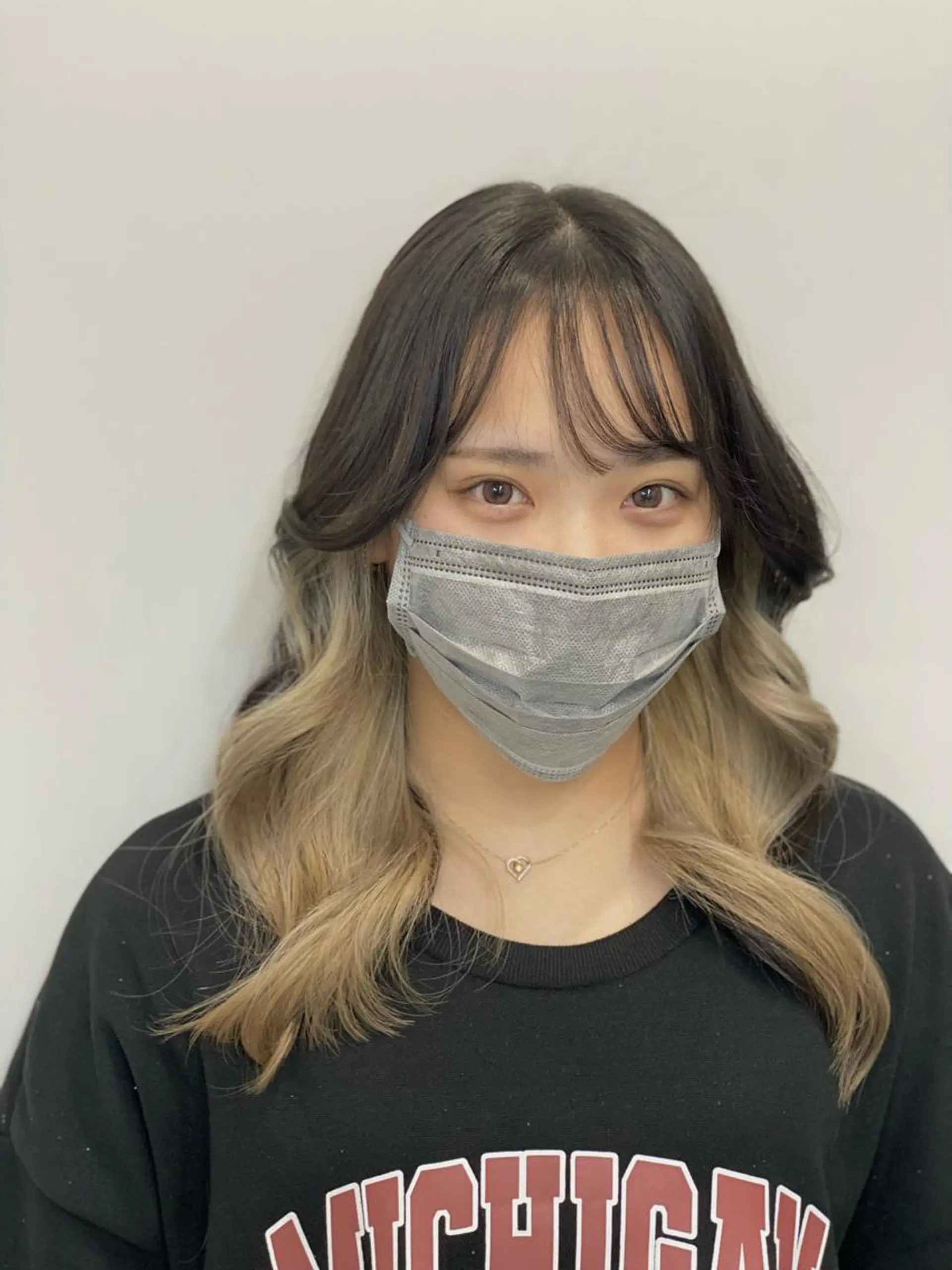 ミディアム カラー ブリーチ デザインカラー ハイトーンカラー 似合わせカット ウルフカット 梅田l大人韓国ヘア レイヤー×艶カラーのヘアスタイル