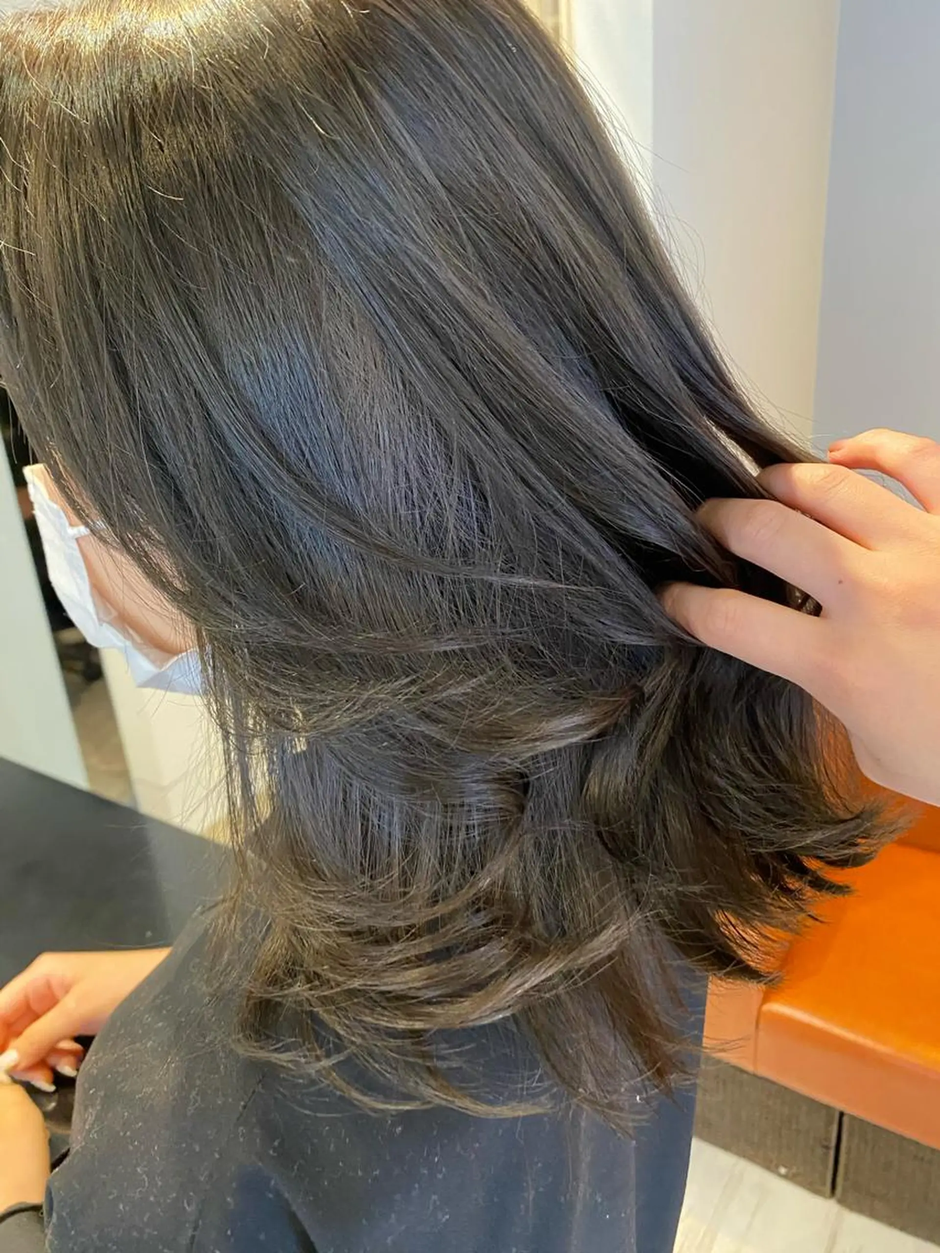 セミロング カラー アッシュ オリーブアッシュ 中尾 綺のヘアスタイル