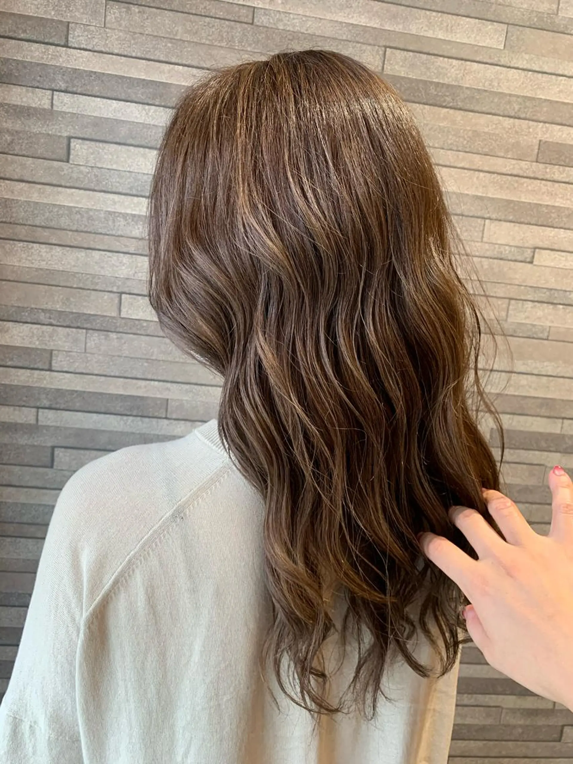 ロング カラー グレージュ ハイライトカラー ハイライト Gain所属・Gain Nanamiのエステ・リラクイメージ