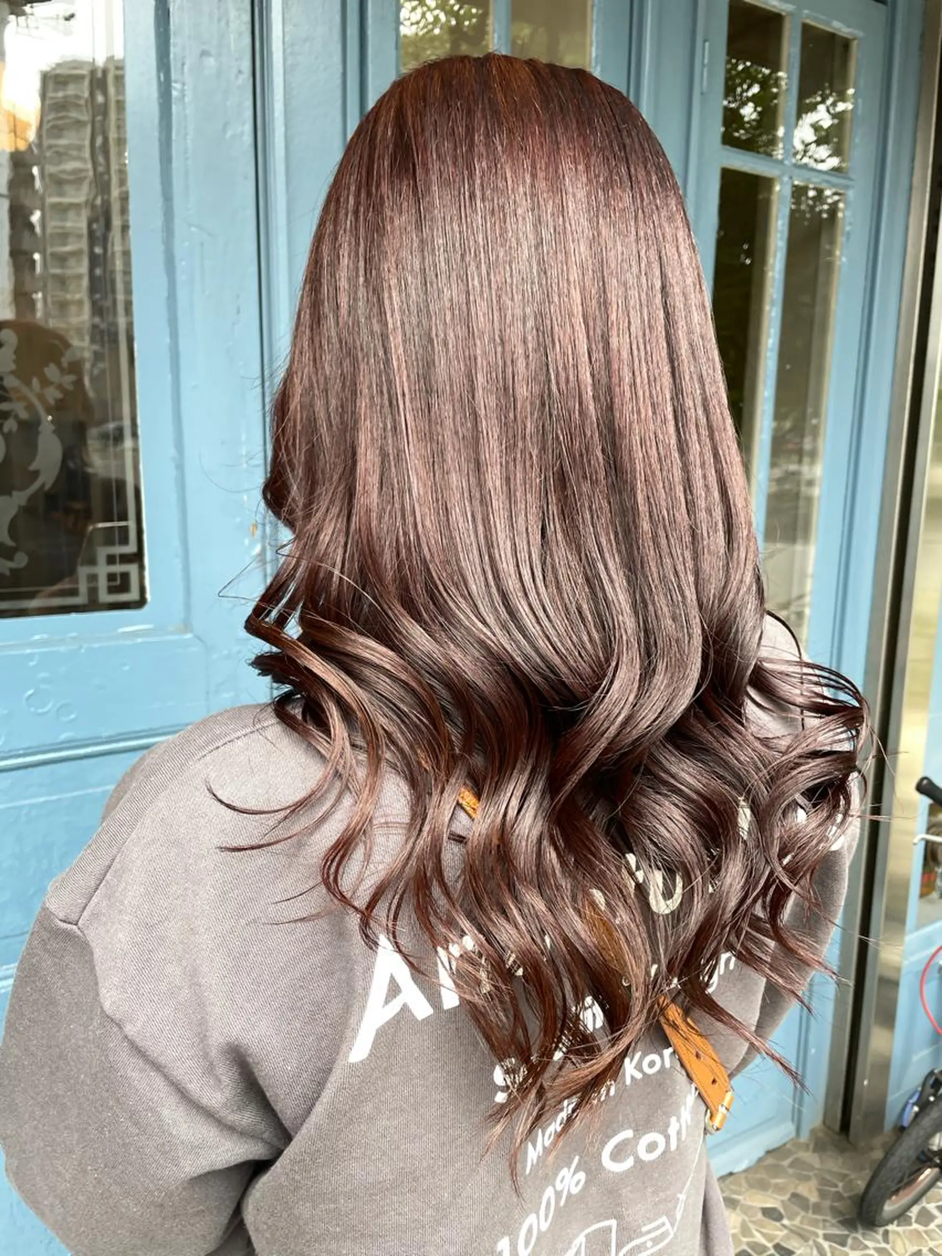 セミロング ブリーチ毛矯正.髪質 改善.髪にドラマをのヘアスタイル