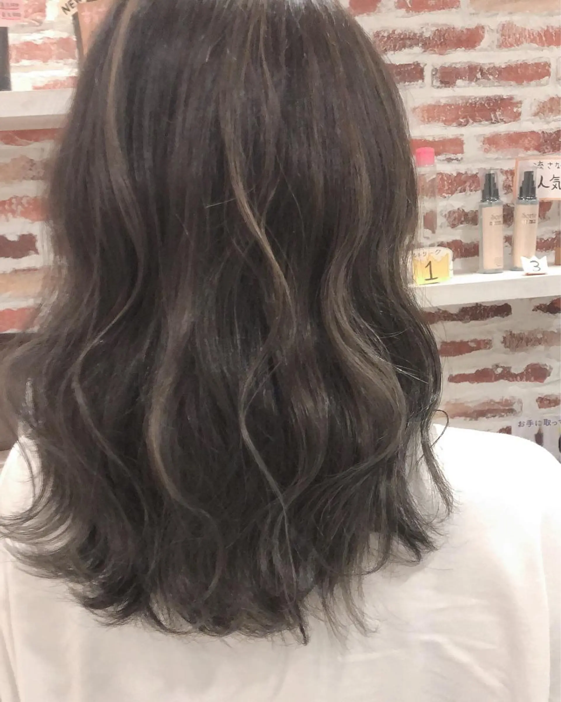 ロング カラー アッシュ ベージュカラー ハイライトカラー ハイライト 東恩納 誠のヘアスタイル