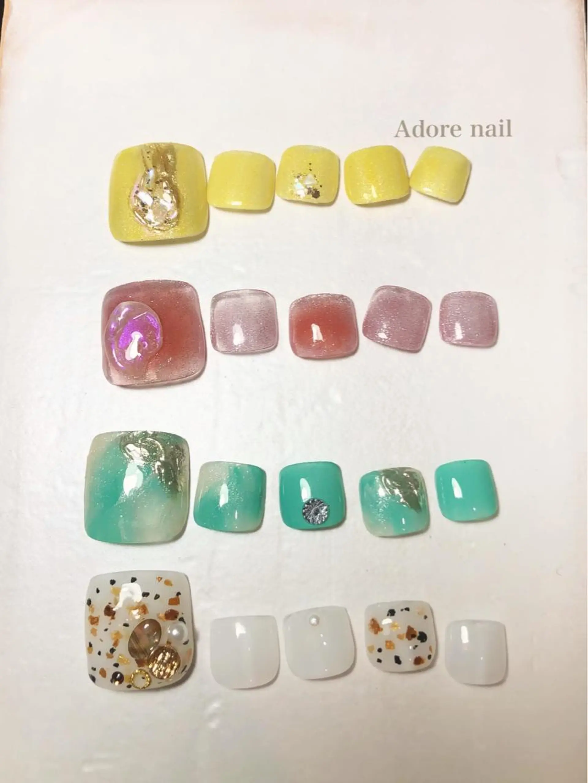 パーマ ヘアアレンジ ネイル マツエク・マツパ クリアネイル マグネットネイル ミラーネイル ニュアンスネイル ぷっくりネイル Adore nailのネイルデザイン