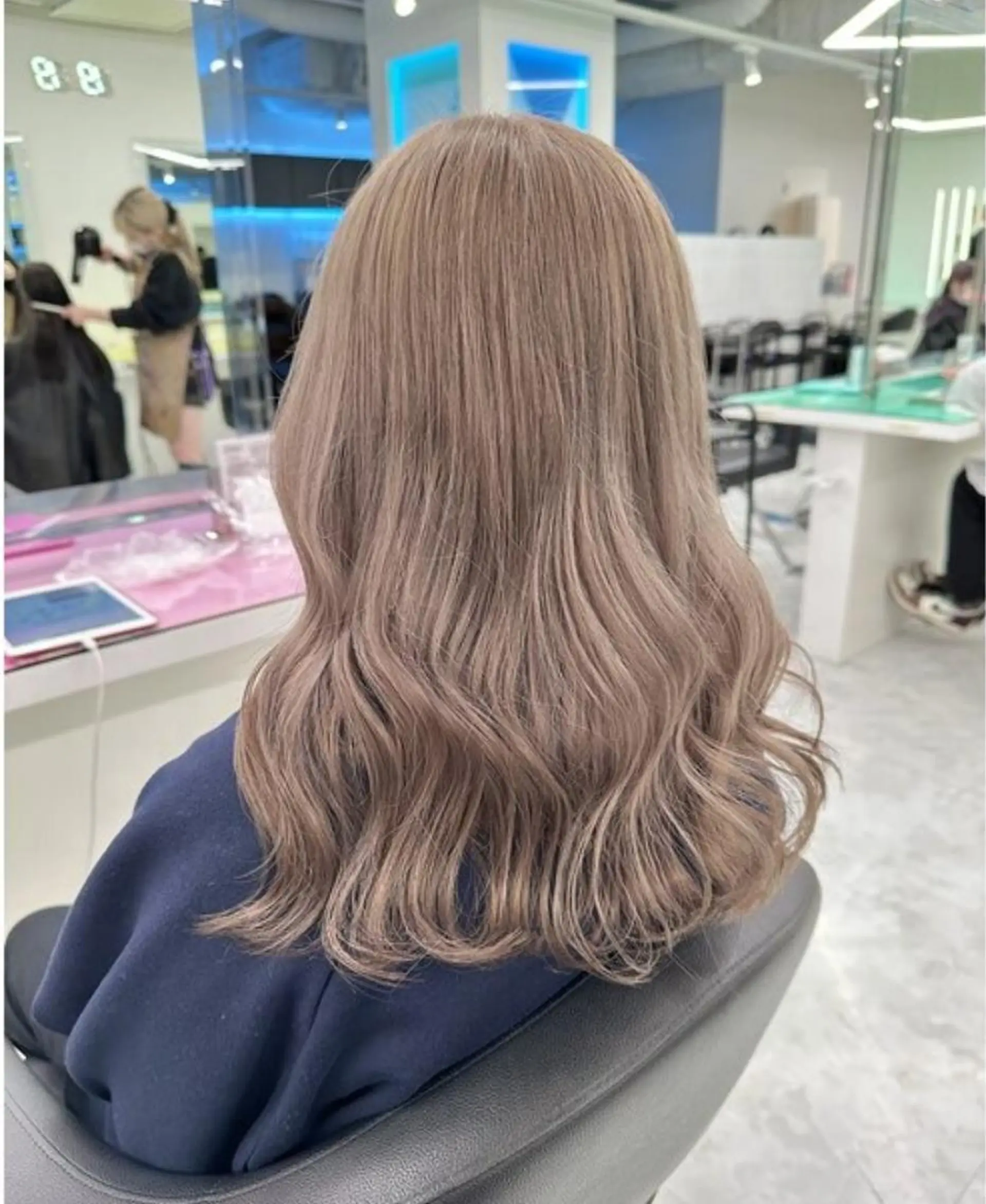 セミロング カラー ブリーチ ケアブリーチ ハイトーンカラー 髪質改善 トリートメント 🌈カラーとエクステ 専門店🌈のヘアスタイル