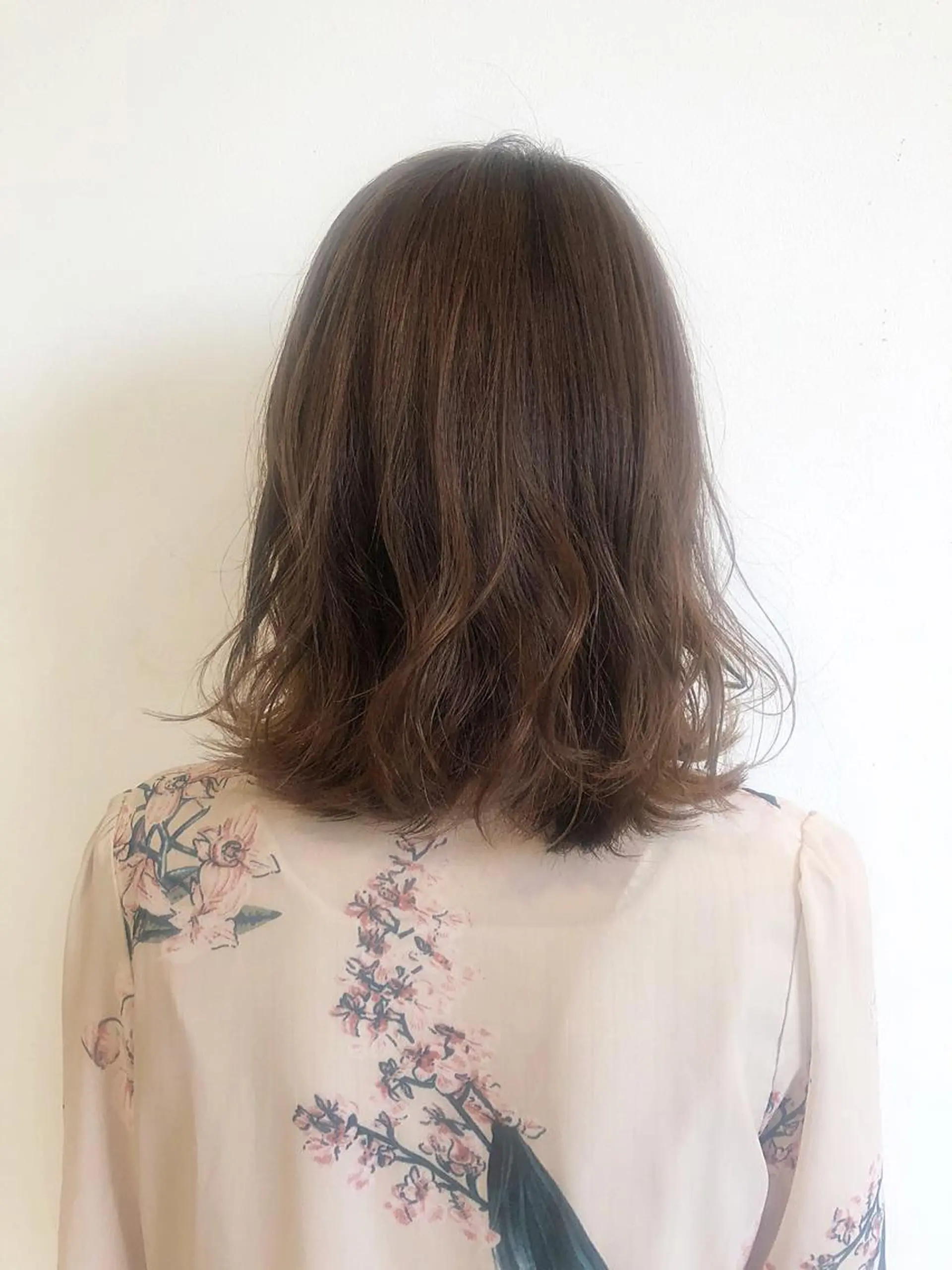 ミディアム カラー 足立 小百合のヘアスタイル