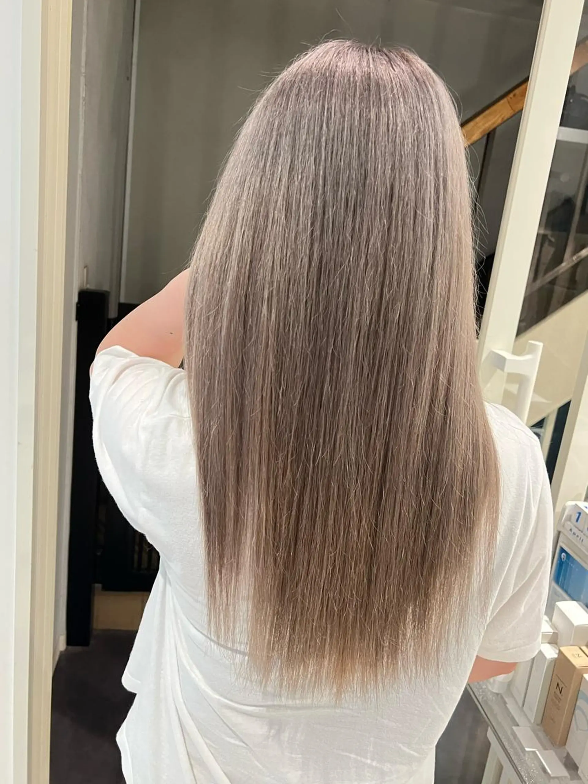 セミロング カラー ヘアアレンジ 🔥ハイトーンカラー ギャルNAOKI🔥のヘアスタイル