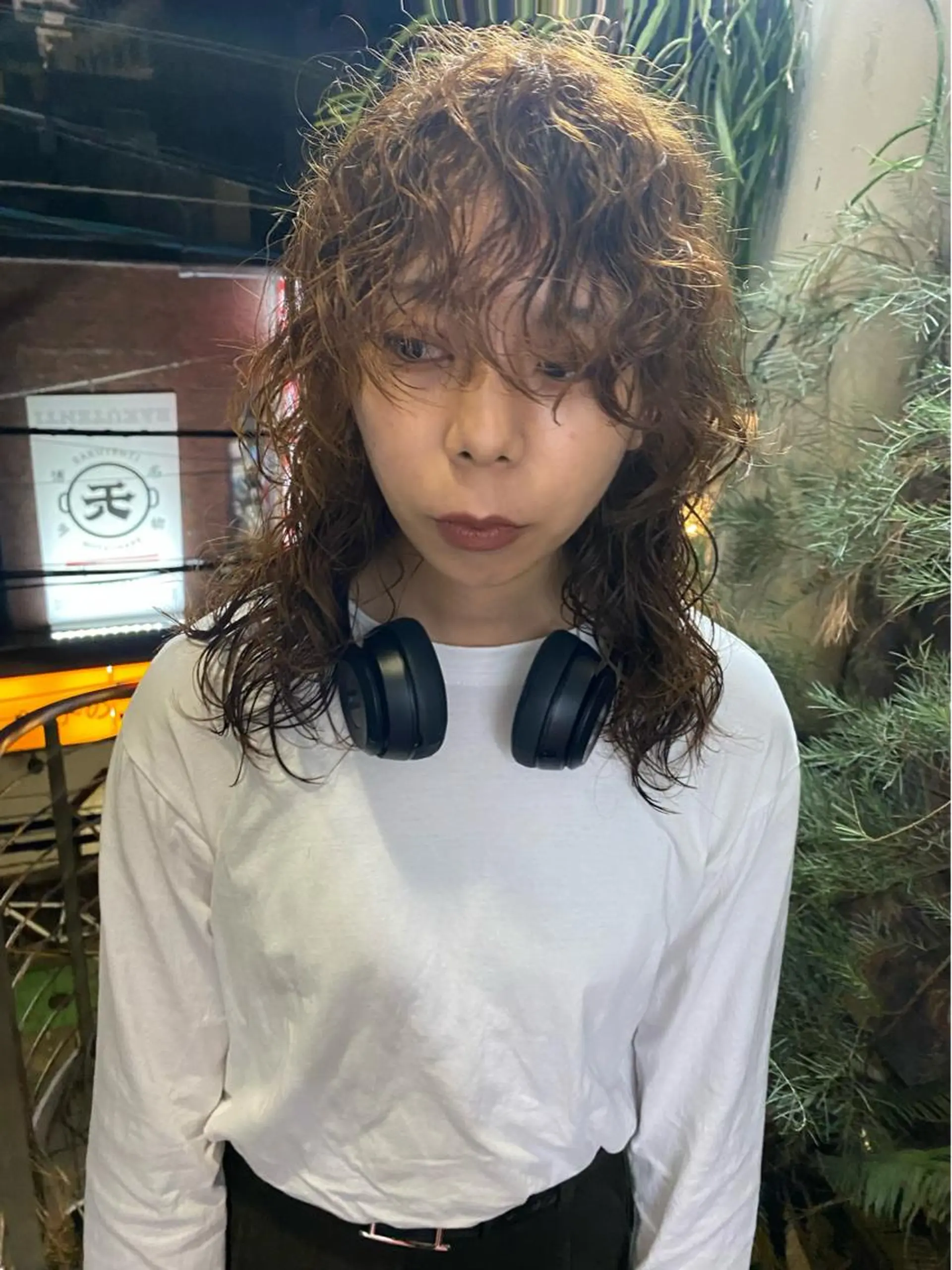 セミロング カット パーマ トリートメント qiie/ワンカラー インナーカラーのヘアスタイル