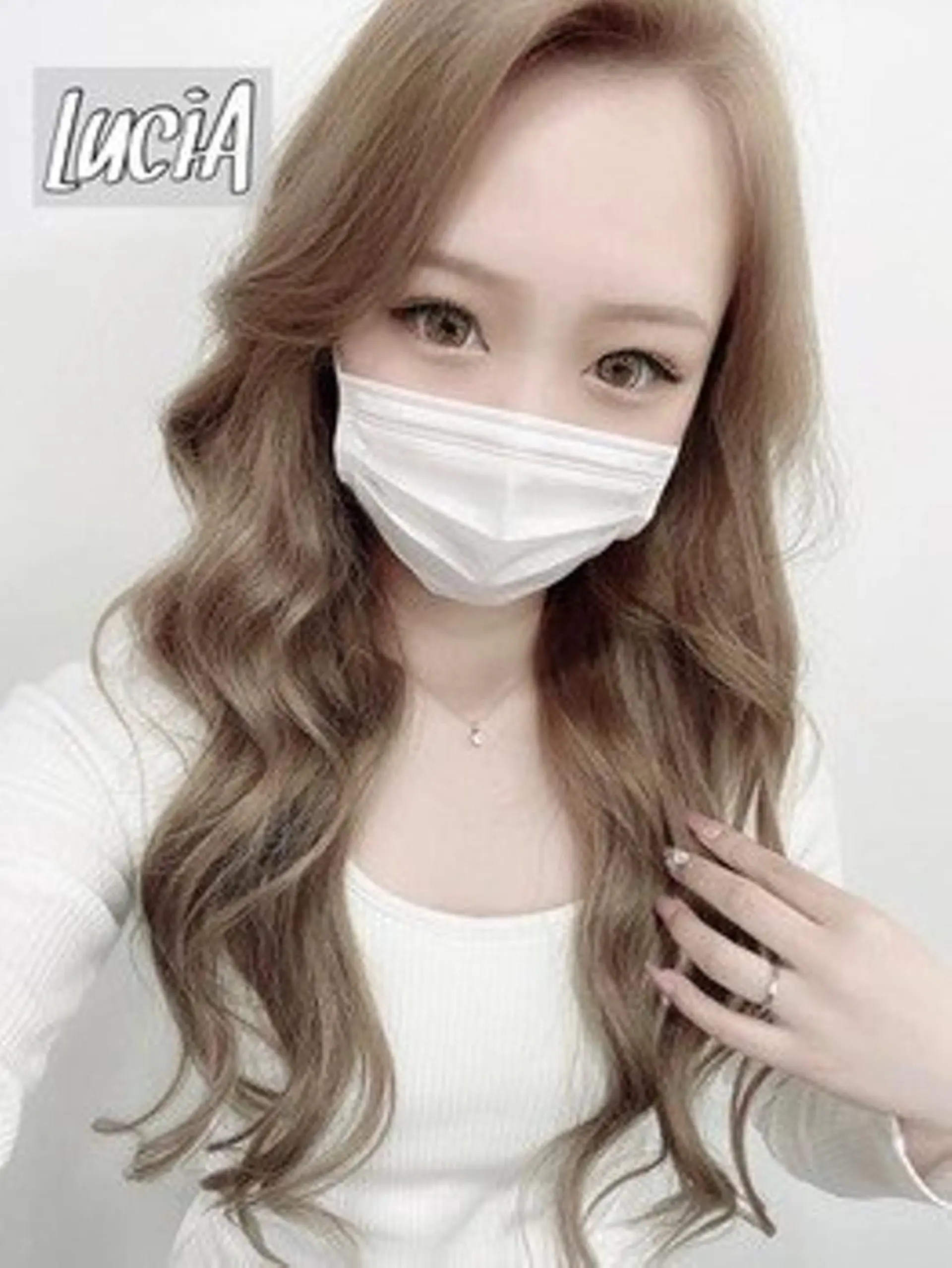 ロング カラー ヘアアレンジ エクステ LuciAのヘアスタイル