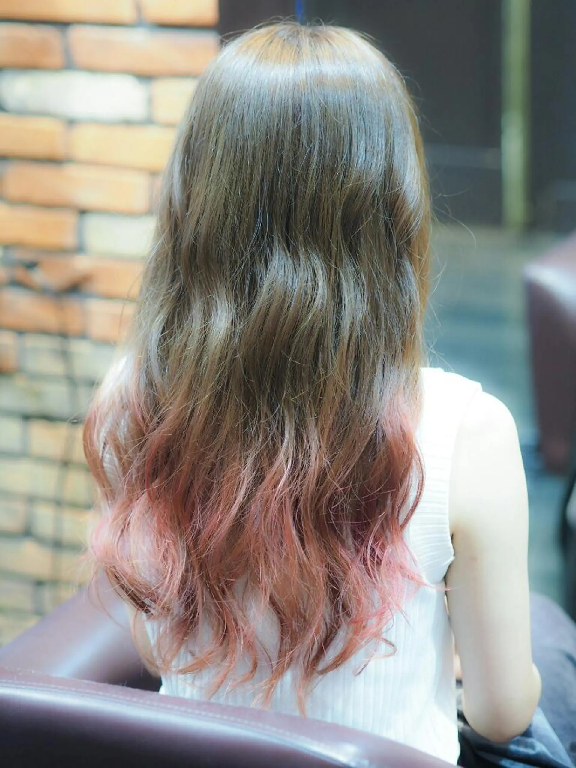 ロング カラー セミロング グレージュ ピンクカラー バイオレットカラー 辻 竜也　のヘアスタイル
