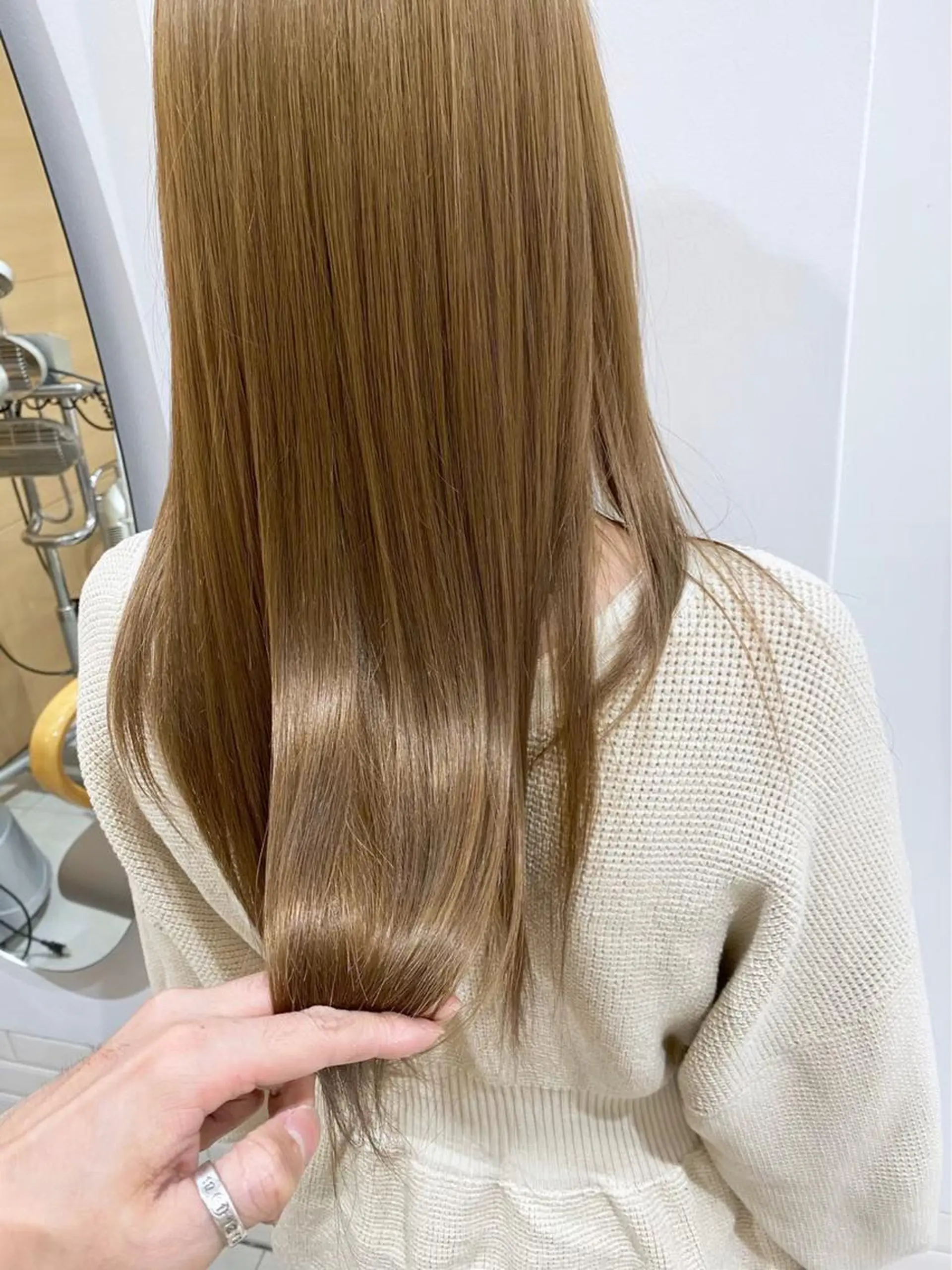 ロング カラー 小山 美月のヘアスタイル