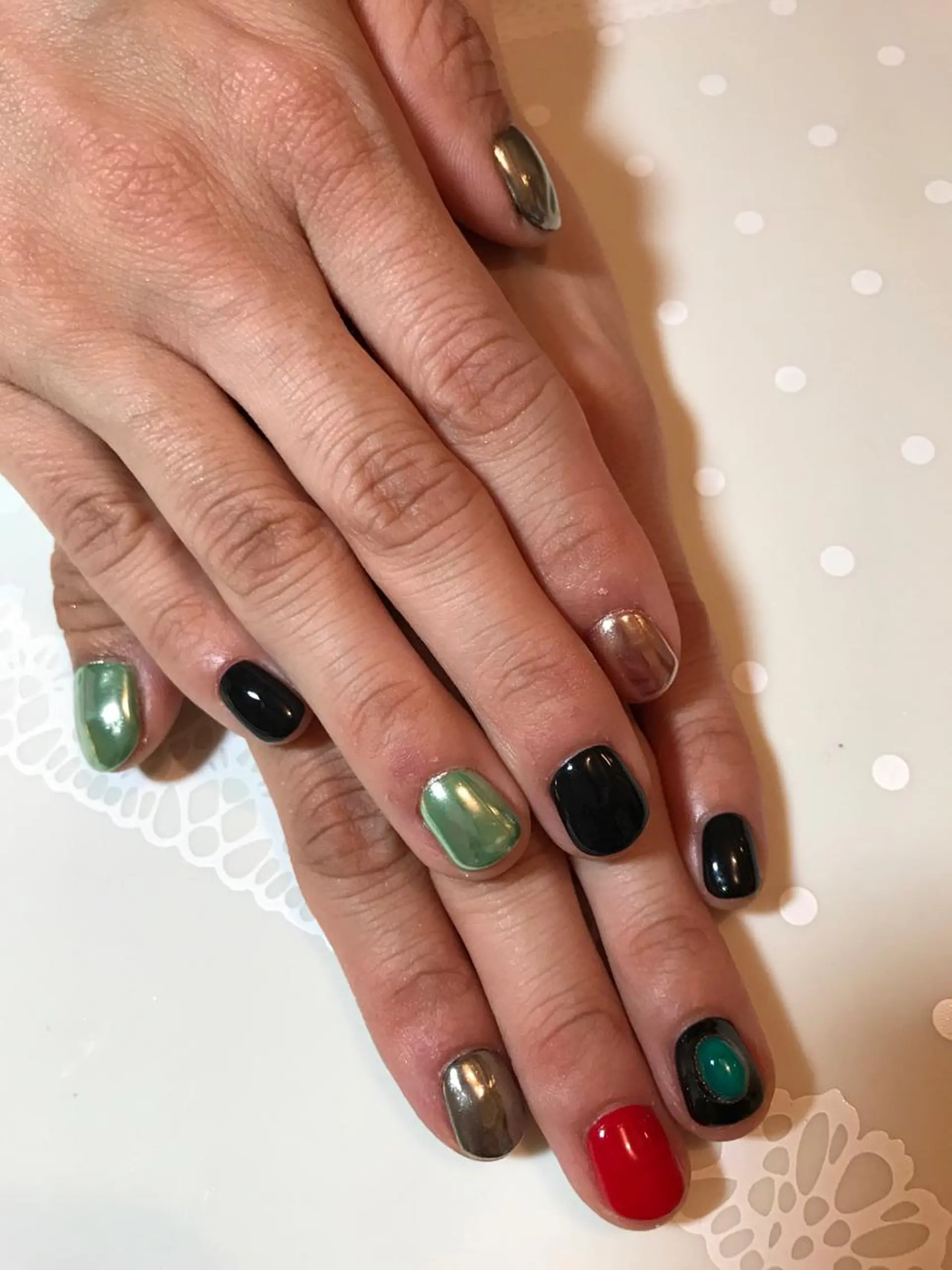 ネイル ミラーネイル atelier chic+のネイルデザイン