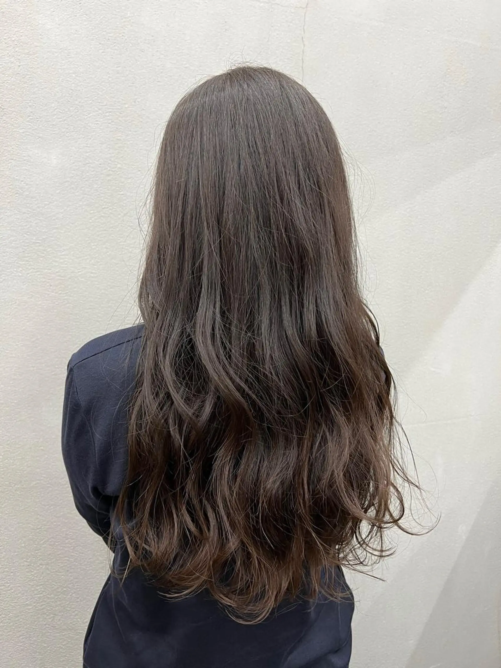 ロング カラー 亀田 泰生のヘアスタイル