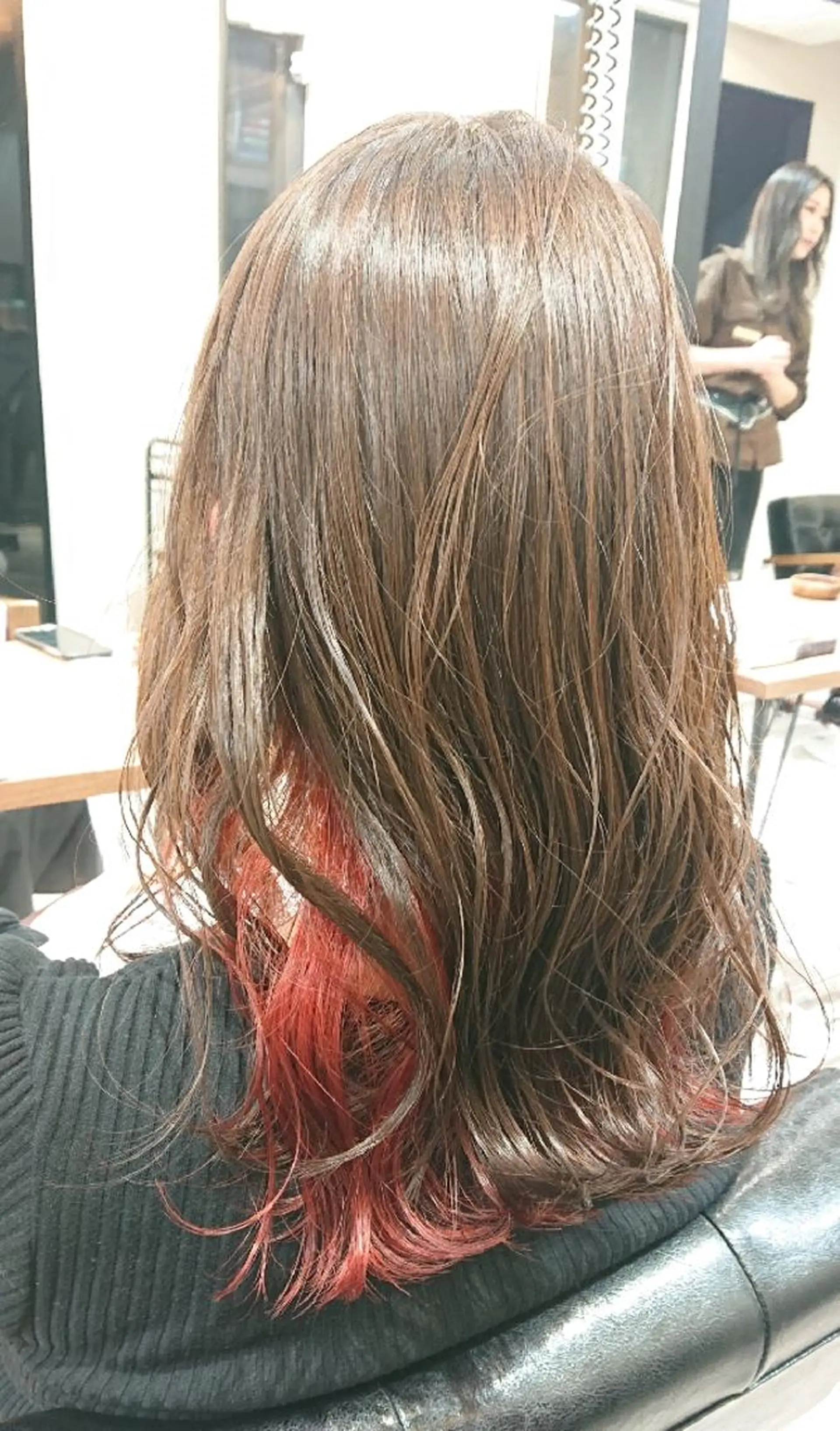 ミディアム カラー インナーカラー レッドカラー ACROあべの店所属・艶カラー/インナー /グラデ/大西小百合のヘアスタイル