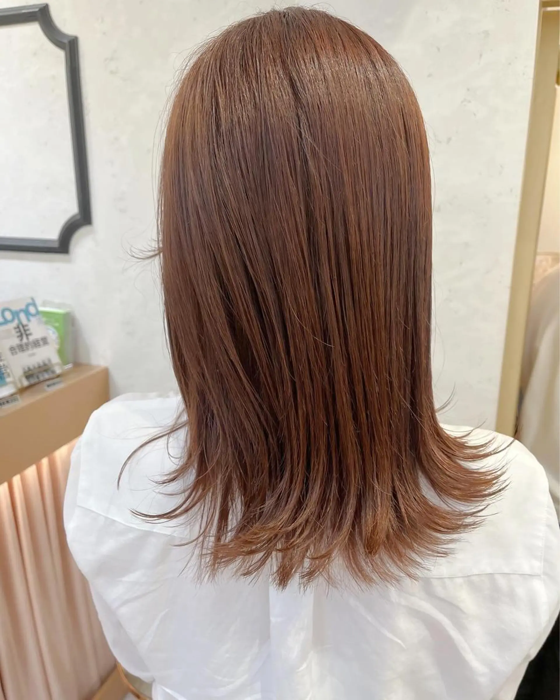 セミロング カラー ブリーチ ブラウンカラー ハイトーンカラー ブリーチなしカラー オレンジ 透明感カラー│ レイヤーヘア中居美樹のヘアスタイル
