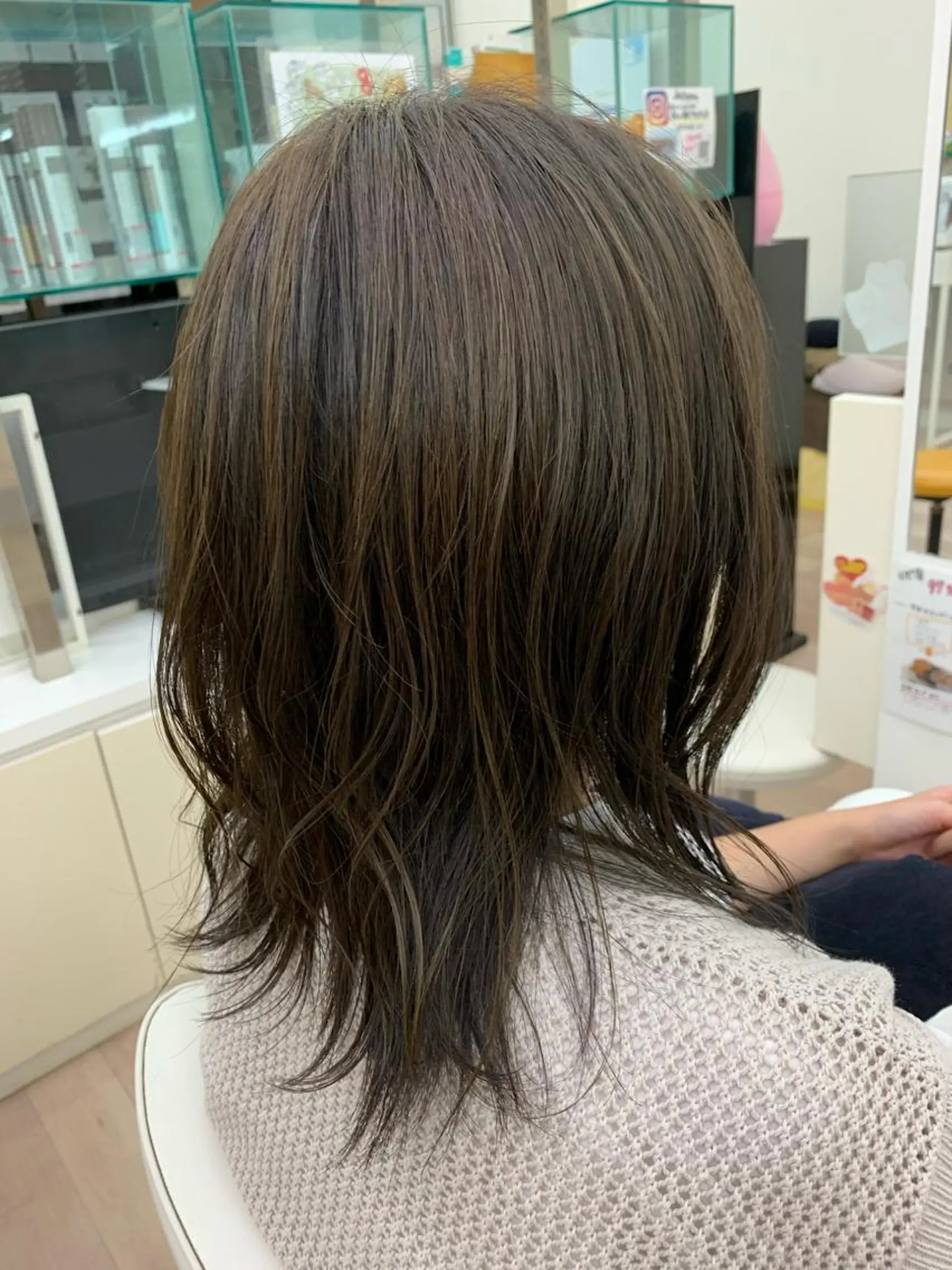 ミディアム カラー アッシュ ブルーカラー ヘアカラー 吉川 茉由子のヘアスタイル
