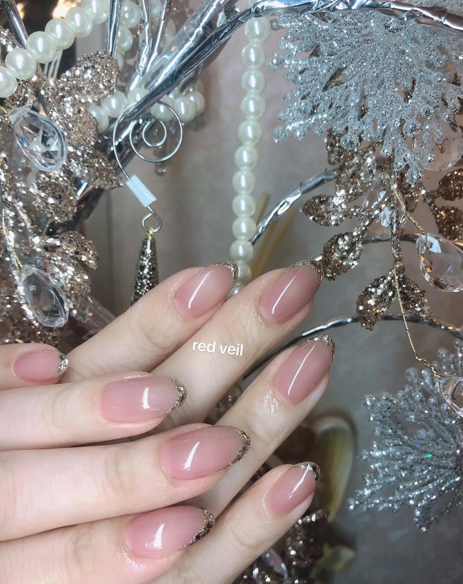 ミディアム ネイル ラメ(グリッター) 長さ出し専門 nynaのネイルデザイン