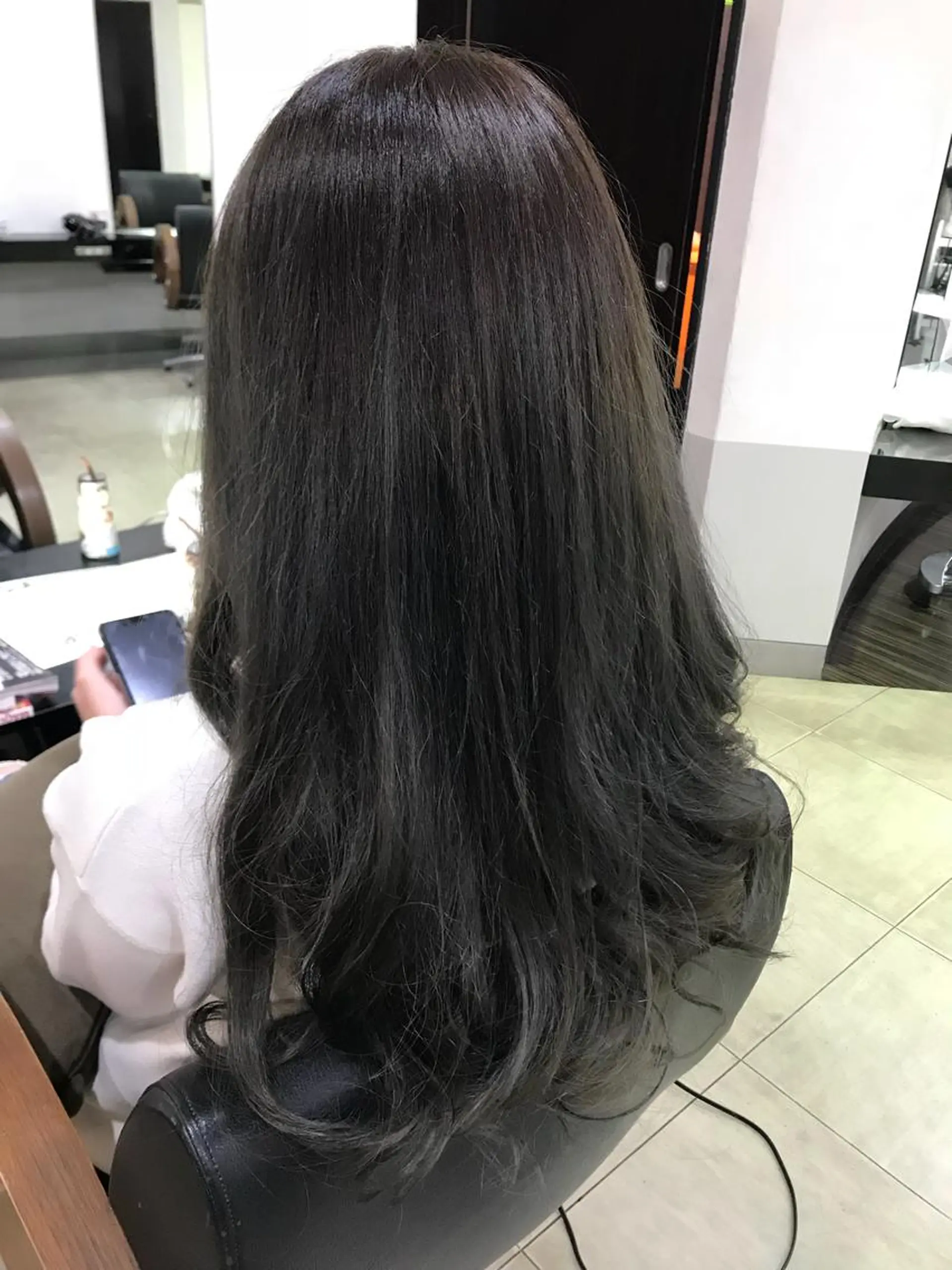 ロング カラー ヘアアレンジ アッシュ ブリーチ 烏山 達也のヘアスタイル