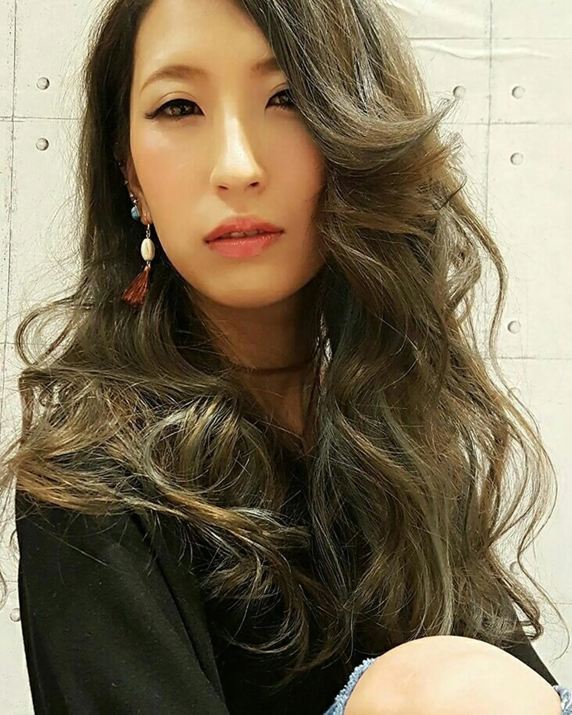 ロング カラー ヘアアレンジ アッシュ ブルーカラー ブルーアッシュ ハイライトカラー ハイライト 秋山 幸太のヘアスタイル