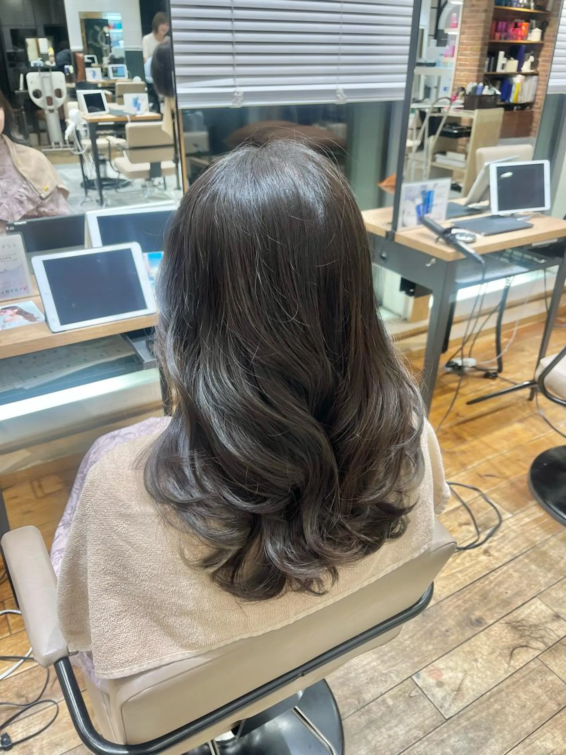 ミディアム 顔まわりカット 前髪カット安井楽人のヘアスタイル