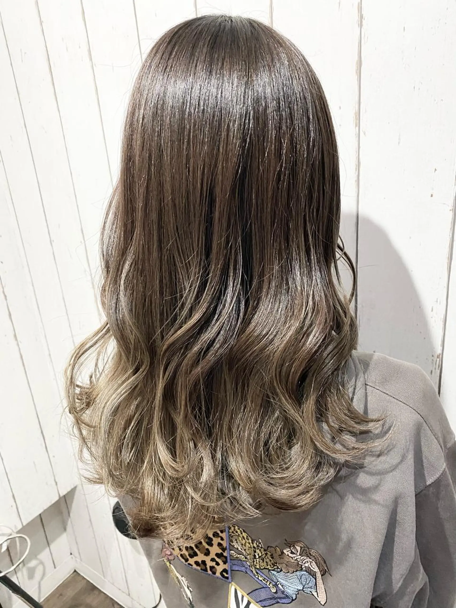セミロング カラー パーマ ヘアアレンジ アッシュ バレイヤージュ ベージュカラー ブリーチ 透明感カラー 👑指名率No.1 👑坂口飛翔のヘアスタイル