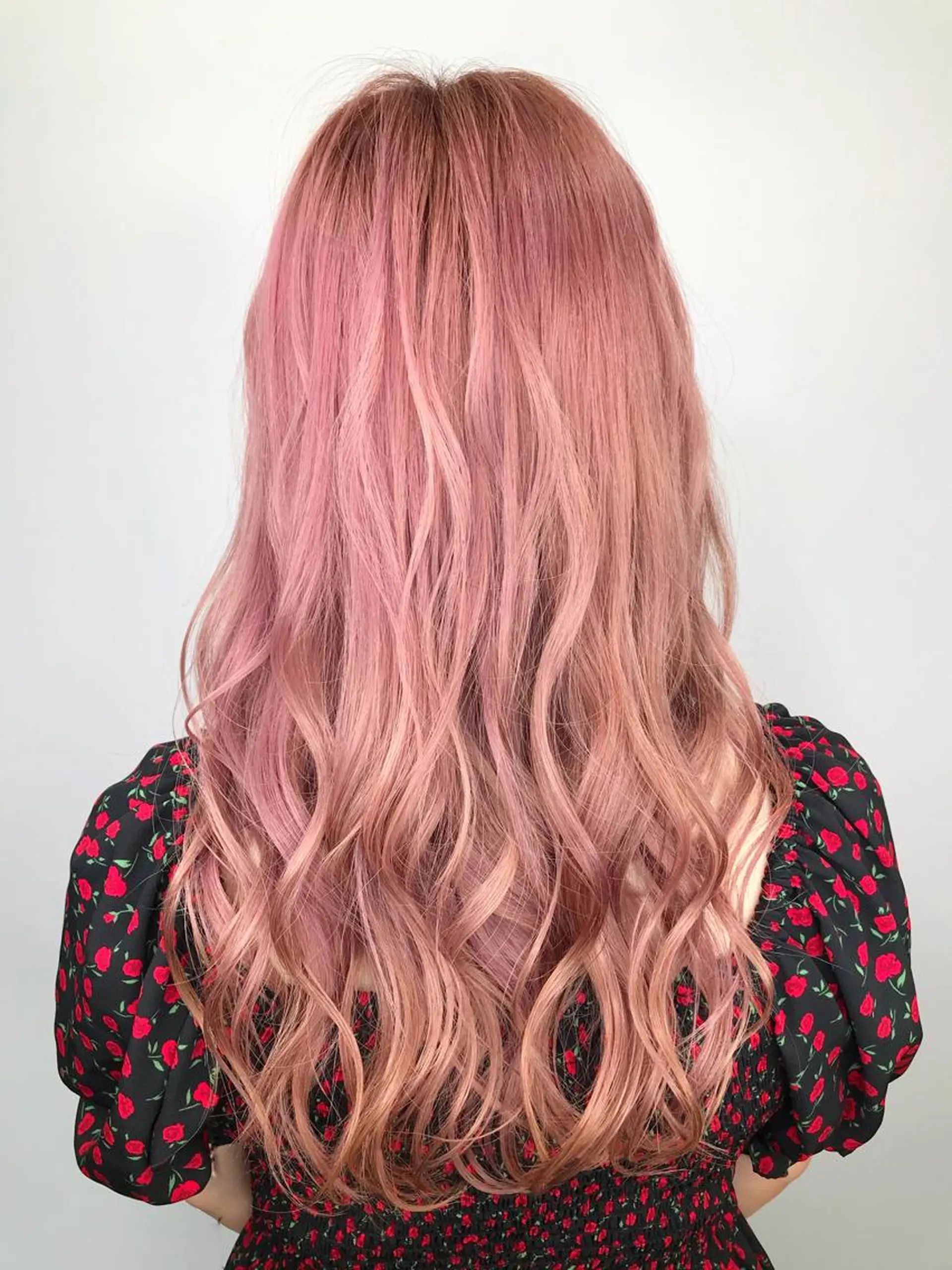 ロング インナーカラー/ ストレート/奥野洸也のヘアスタイル