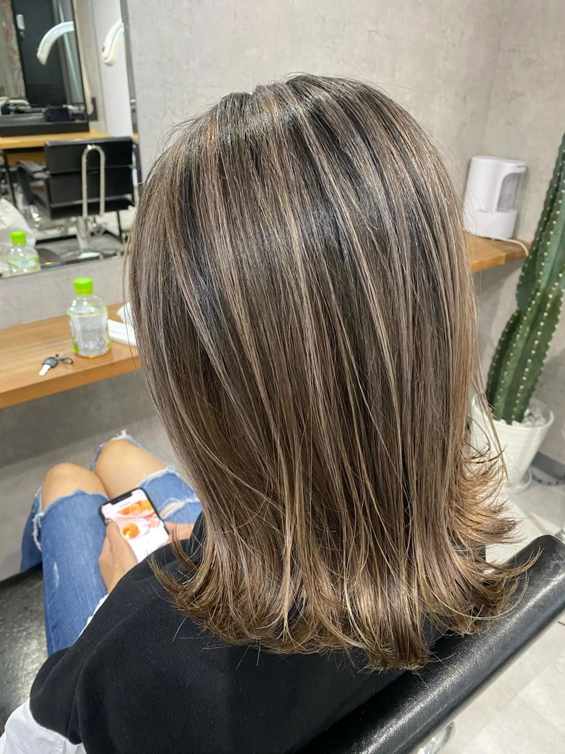 ミディアム カラー ベージュカラー PARK by CREAM所属・松井那津子 /ハイライトブリーチのヘアスタイル