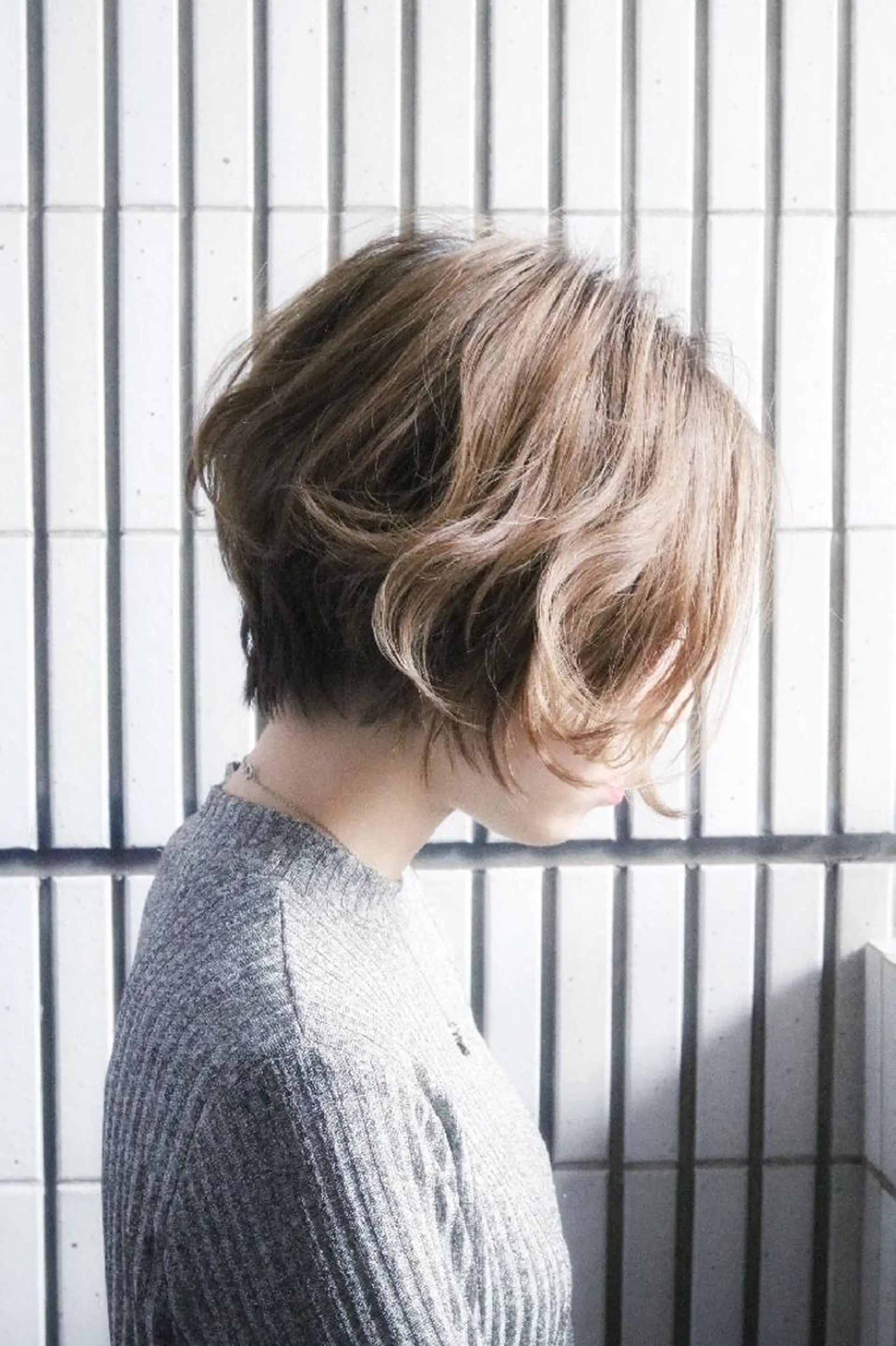 ショート カラー AnFye une qatllのヘアスタイル