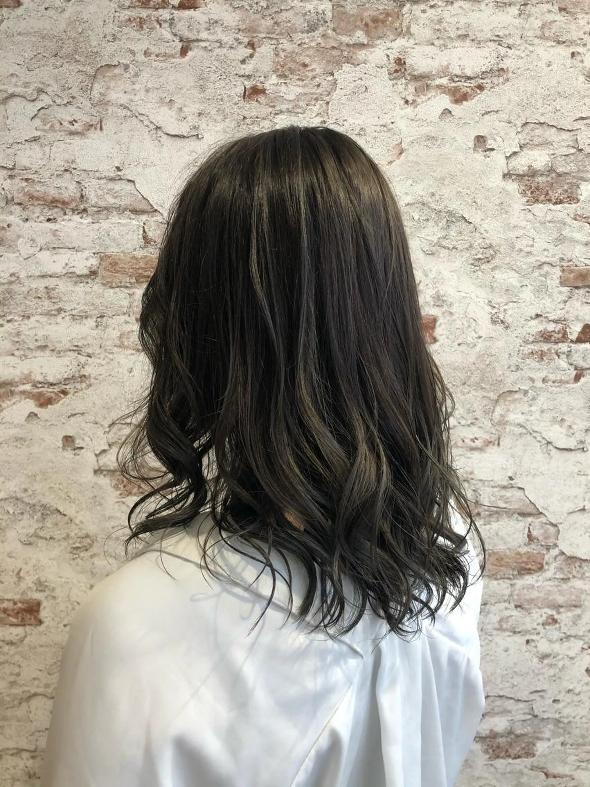 セミロング アッシュ 顔周りカット ハイライト 🫧髪質改善艶カラー _マエダ 🫧のヘアスタイル