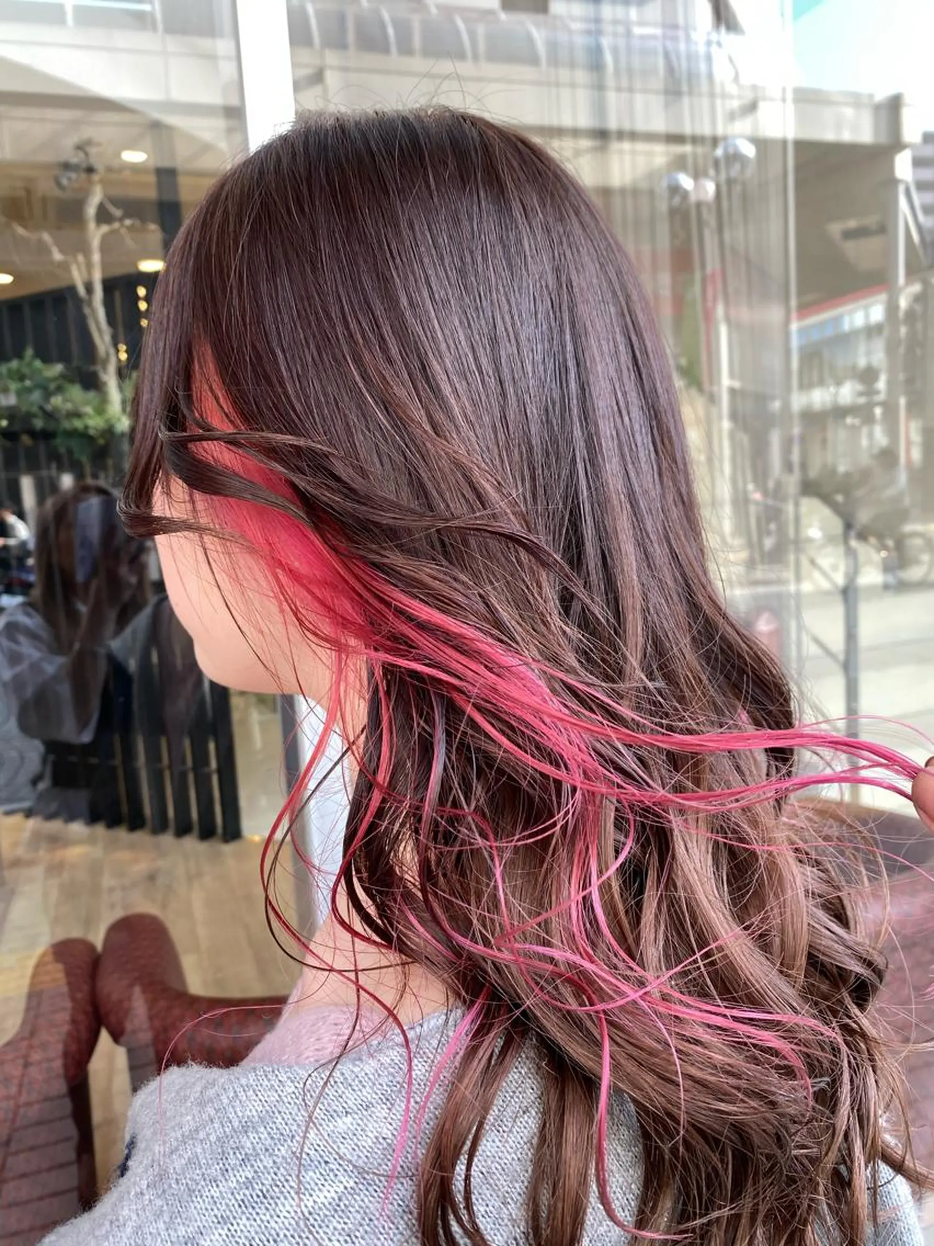 ロング カラー イヤリングカラー デザインカラー✨新倉 佑奈のヘアスタイル