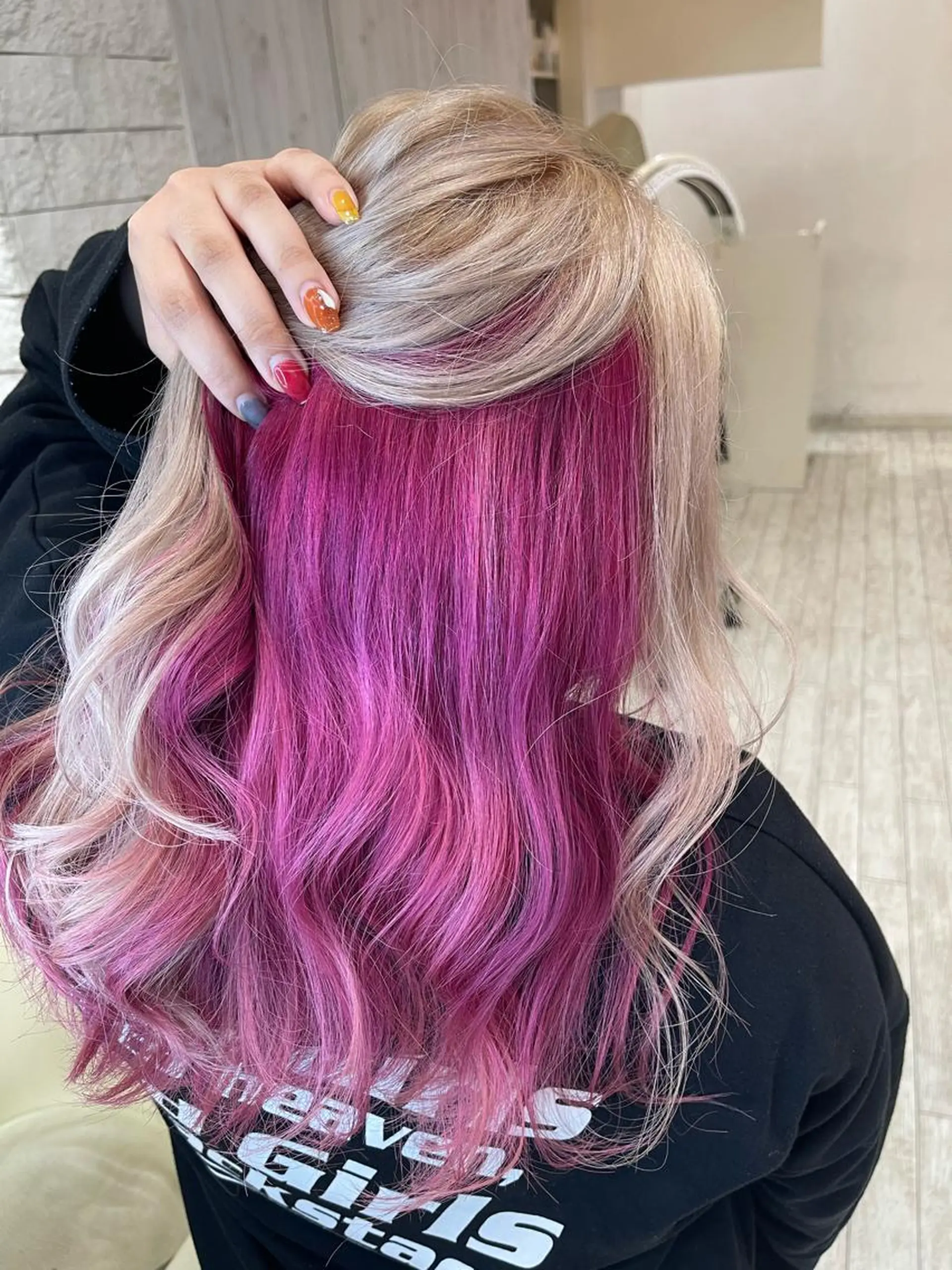 カラー ベージュカラー インナーカラー ピンクカラー ホワイトベージュ ヘアカラー 名古屋のピンク好き かずくん🦩のヘアスタイル