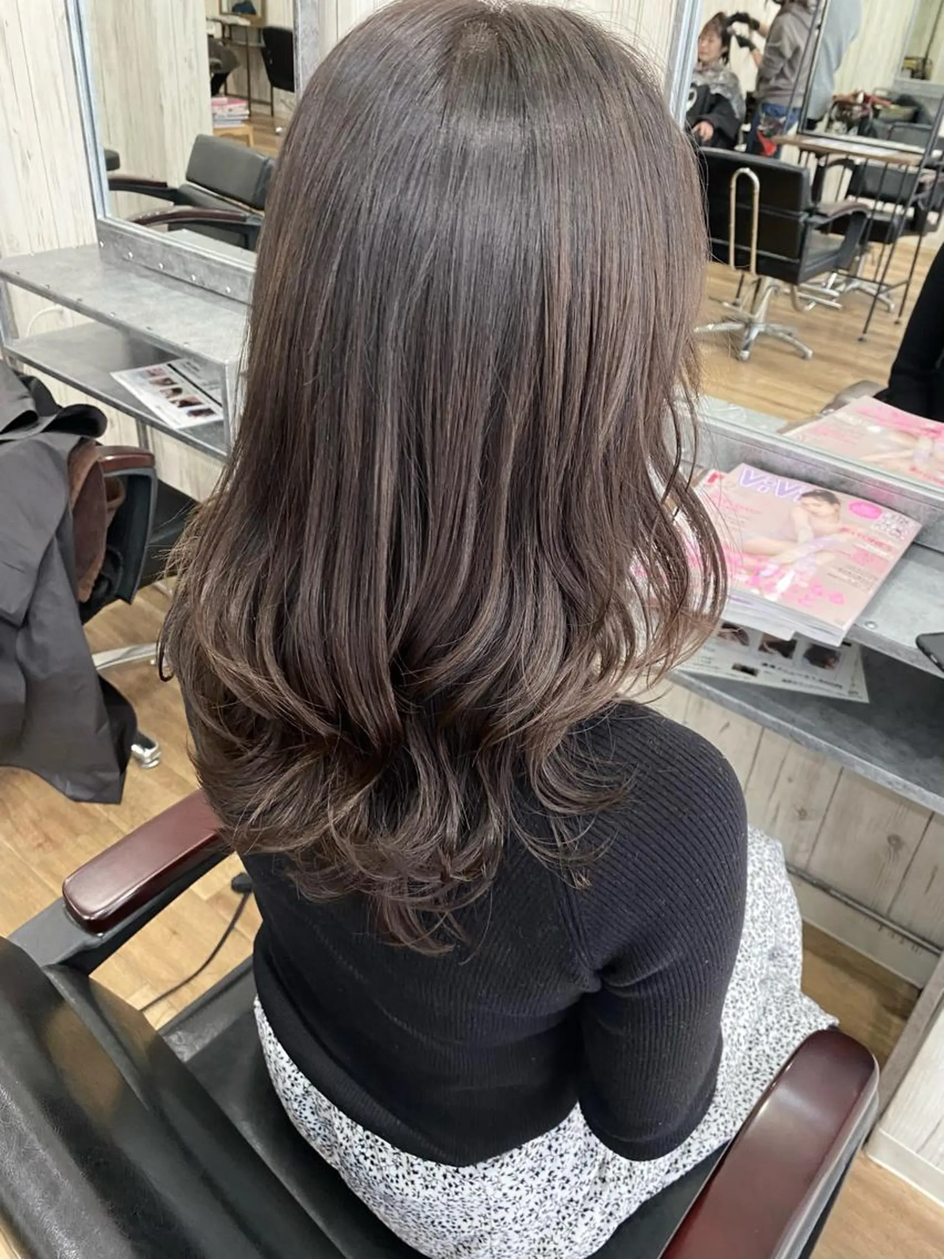 セミロング カラー ヘアアレンジ アディクシーカラー ブリーチ 透明感カラー エドルカラー ハイライトカラー カット ヘアカラー 夜23時まで予約🉑 reverieあきらのヘアスタイル