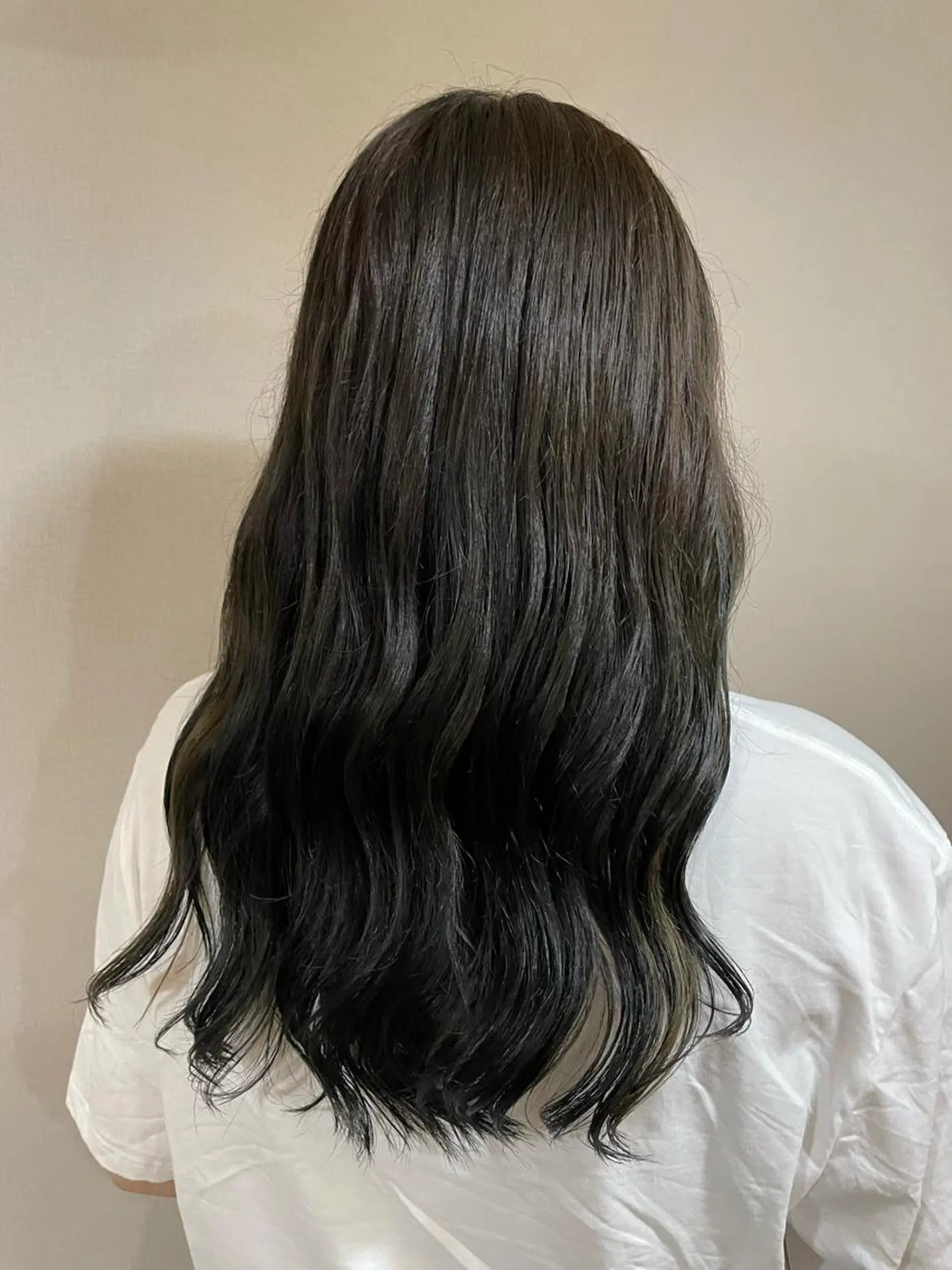 ロング カラー 透明感カラー オリーブカラー ヘアカラー 佐藤 爽香のヘアスタイル